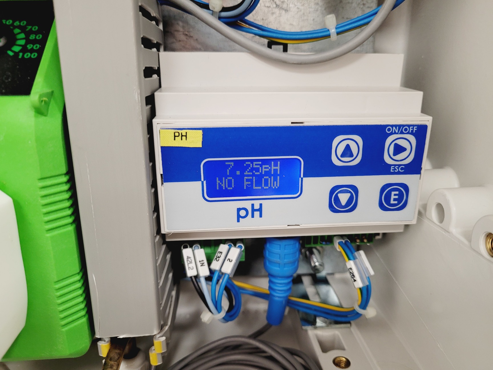 Image of Tecniplast Quarantine Fish Tank System with ZB1020MN2AB Power Box