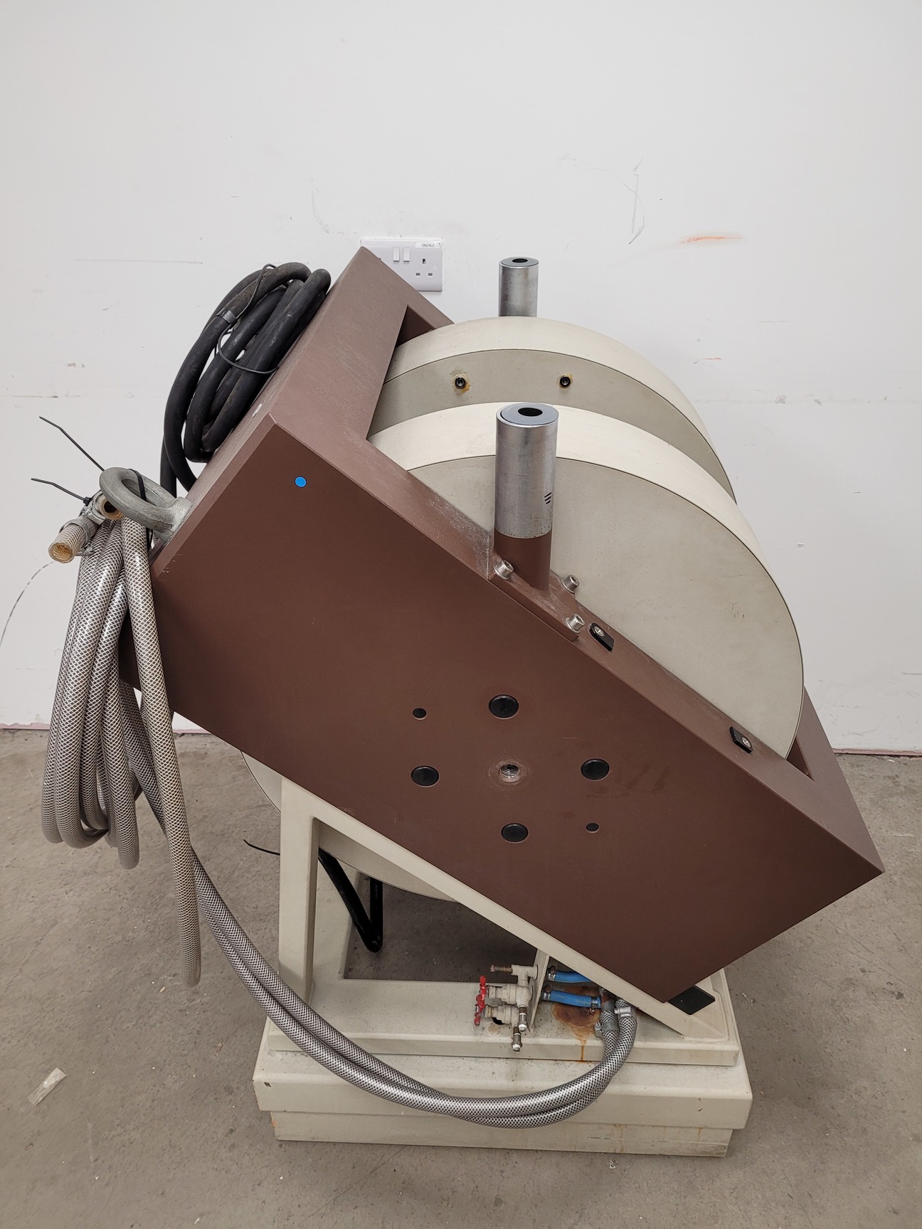 Image of Bruker Type B-E 25  EPR Magnet &  ER 083 (200/60) Power Supply Lab
