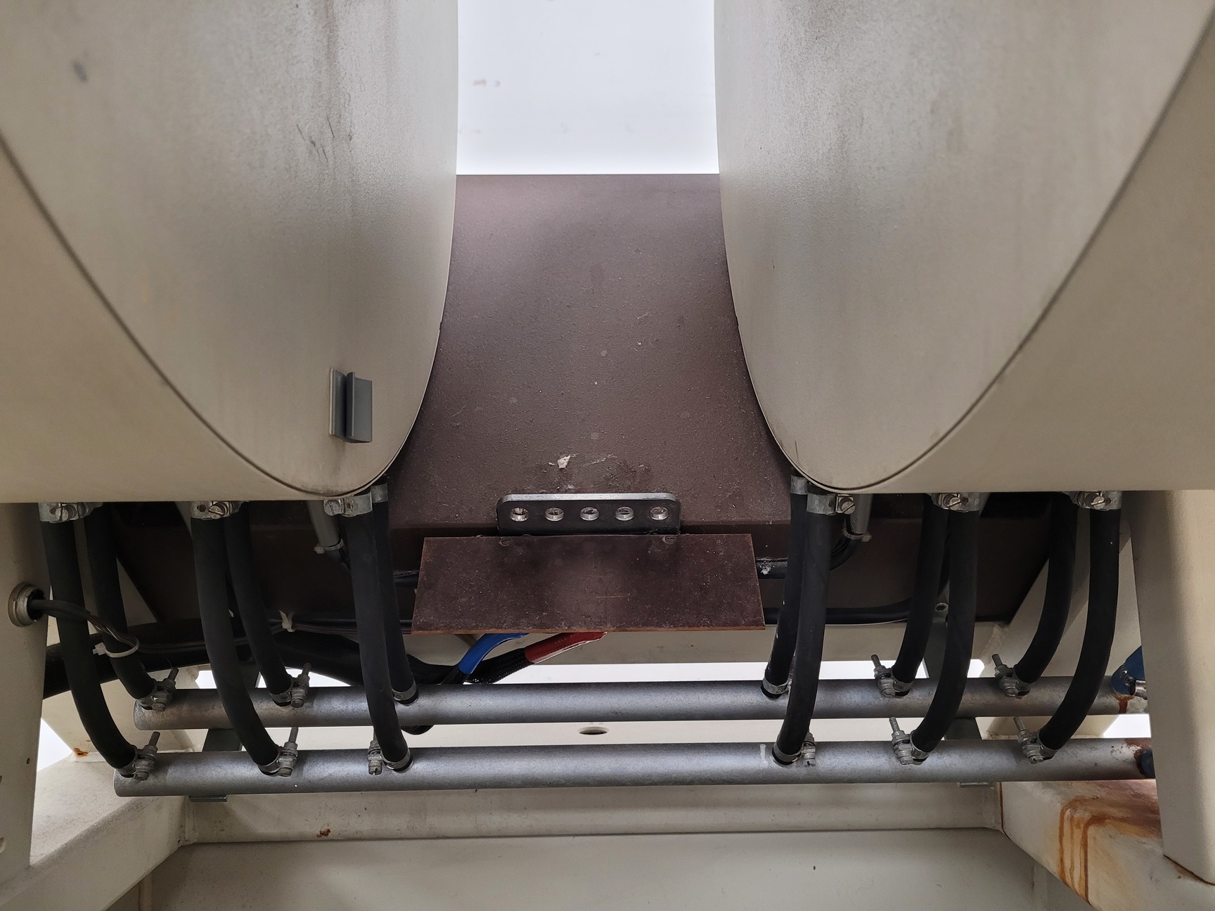 Image of Bruker Type B-E 25  EPR Magnet &  ER 083 (200/60) Power Supply Lab