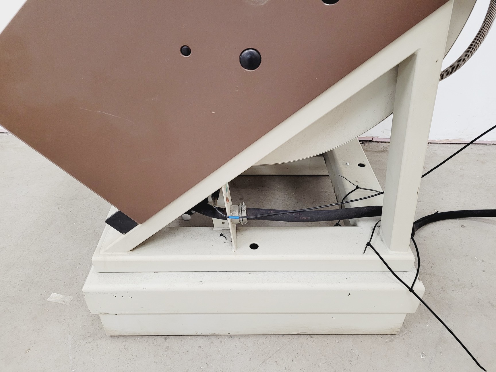 Image of Bruker Type B-E 25  EPR Magnet &  ER 083 (200/60) Power Supply Lab