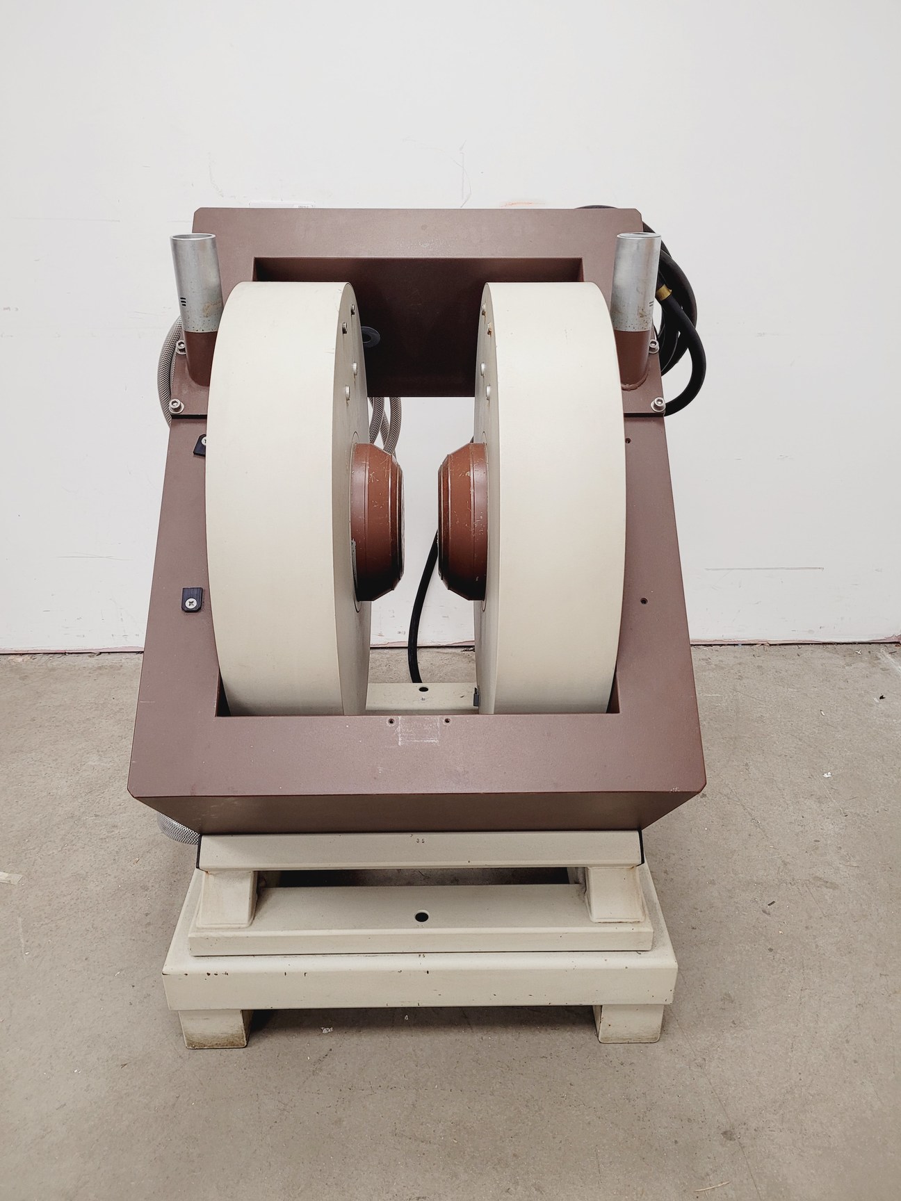 Image of Bruker Type B-E 25  EPR Magnet &  ER 083 (200/60) Power Supply Lab