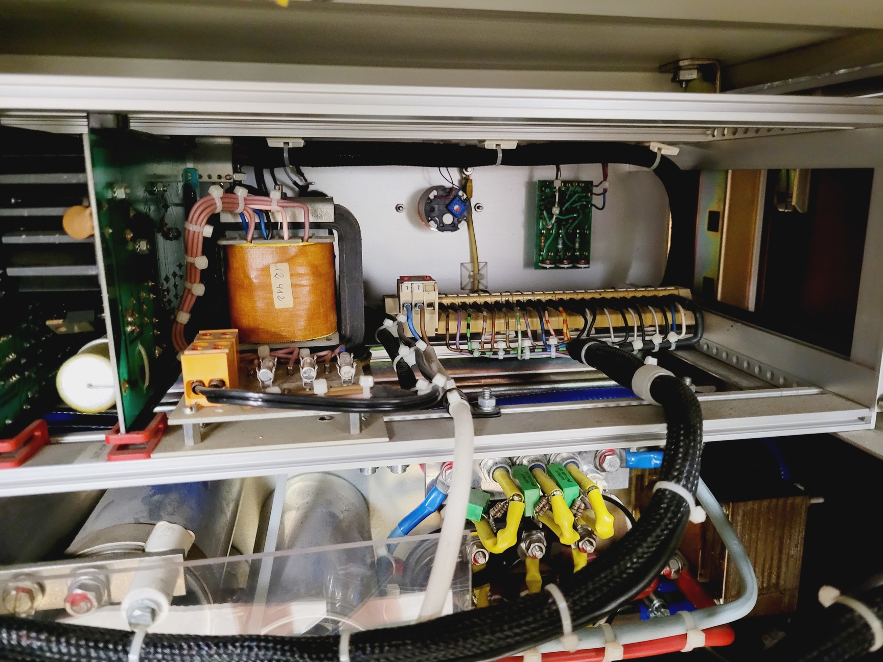 Image of Bruker Type B-E 25  EPR Magnet &  ER 083 (200/60) Power Supply Lab