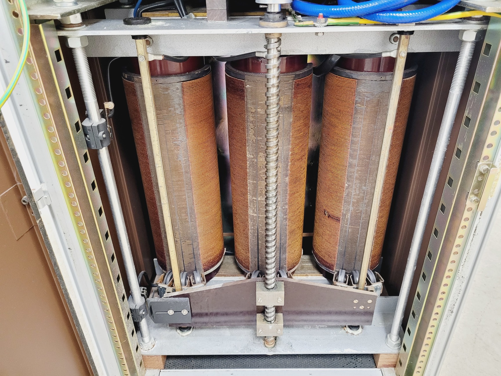Image of Bruker Type B-E 25  EPR Magnet &  ER 083 (200/60) Power Supply Lab