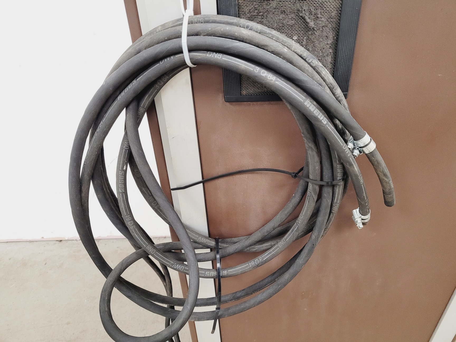 Image of Bruker Type B-E 25  EPR Magnet &  ER 083 (200/60) Power Supply Lab