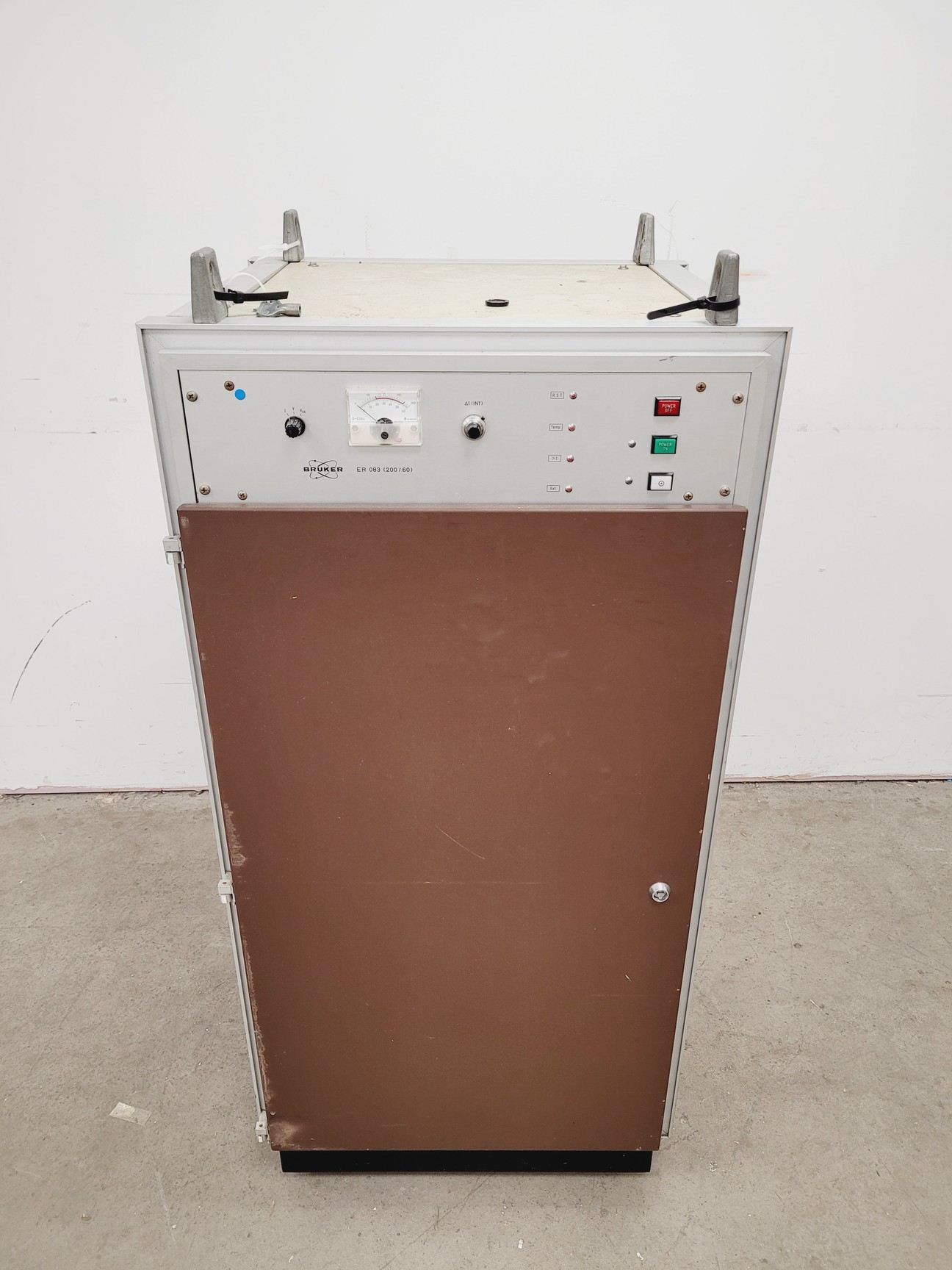 Image of Bruker Type B-E 25  EPR Magnet &  ER 083 (200/60) Power Supply Lab