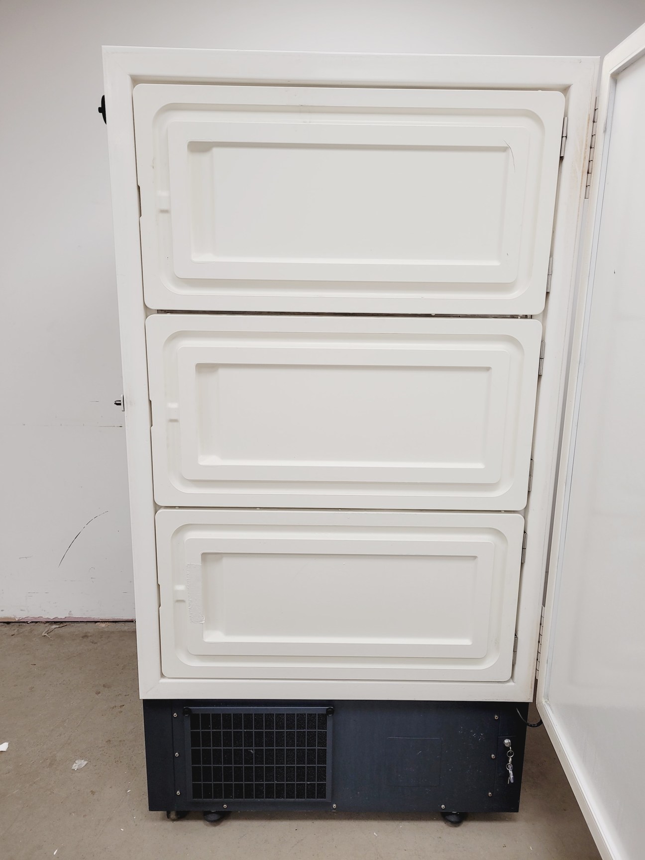 Image of New Brunswick Scientific  U725 Innova -86 G Ultra Low Temperature Freezer Lab