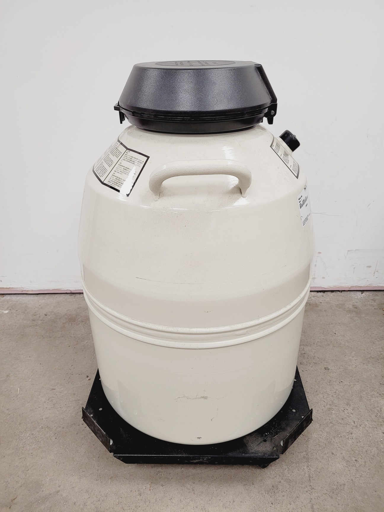 Image of Thermo Scientific BioCane 34  Model - 808 Liquid Nitrogen Dewar Lab