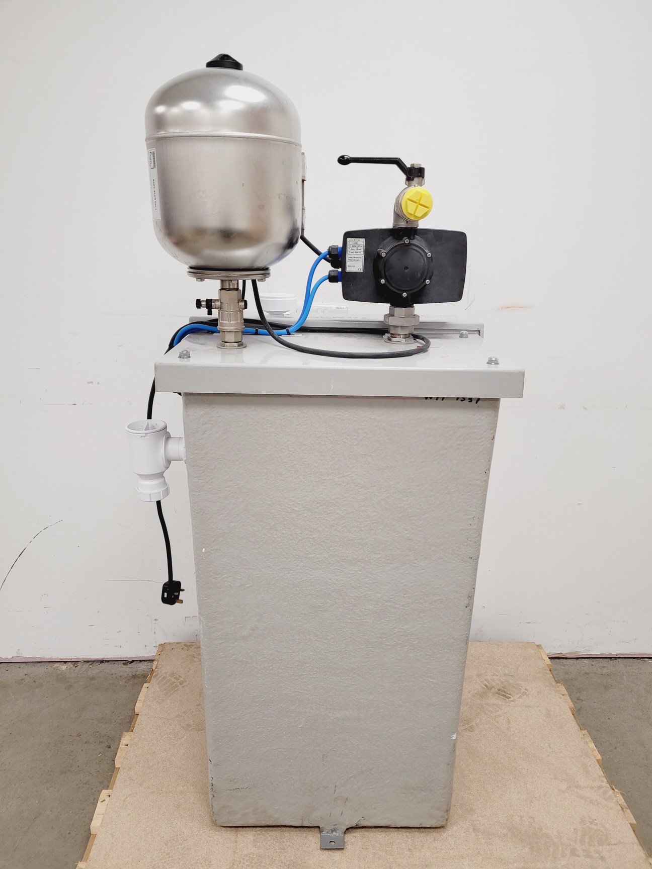 Image of Dutypoint Systems ScubaTANK VX – Integrated GRP Tank & Submersible Booster Pumps