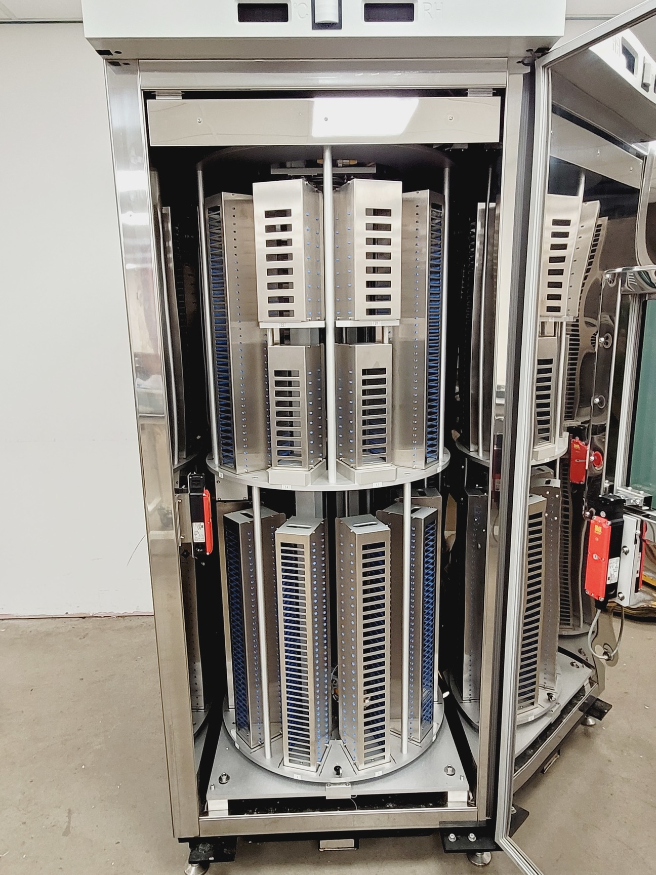 Image of CrystalMation Rigaku Minstrel HT & Gallery 700 Incubator System Lab