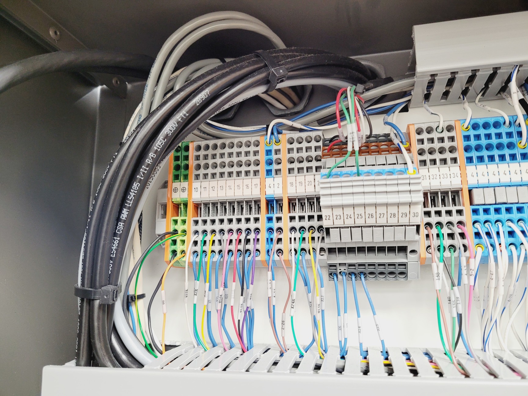 Image of CrystalMation Rigaku Minstrel HT & Gallery 700 Incubator System Lab