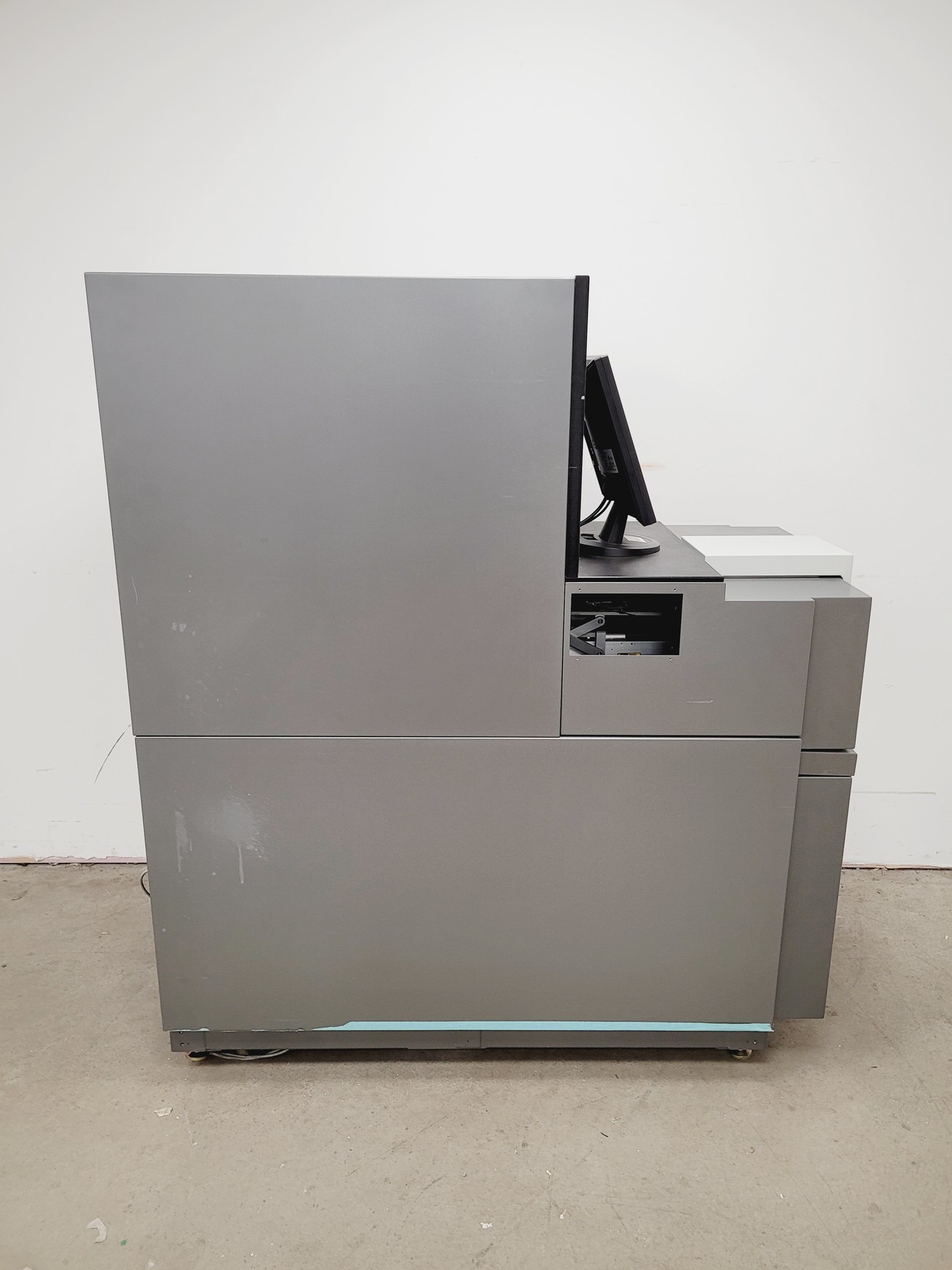 Image of CrystalMation Rigaku Minstrel HT & Gallery 700 Incubator System Lab