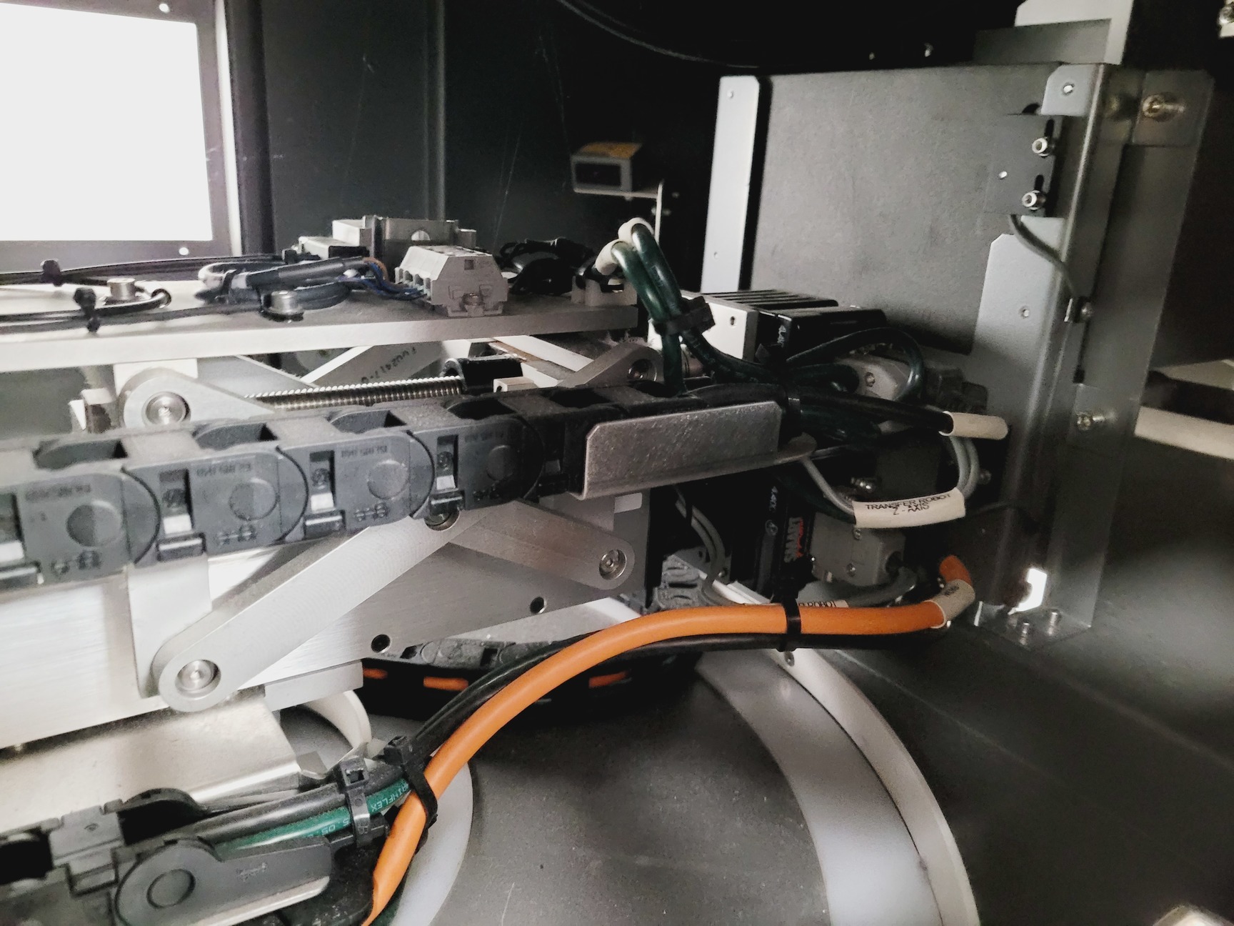 Image of CrystalMation Rigaku Minstrel HT & Gallery 700 Incubator System Lab