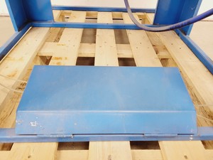 Thumbnail image of CBI Equipment Air Blast Shot Blaster Blasting Cabinet/Machine