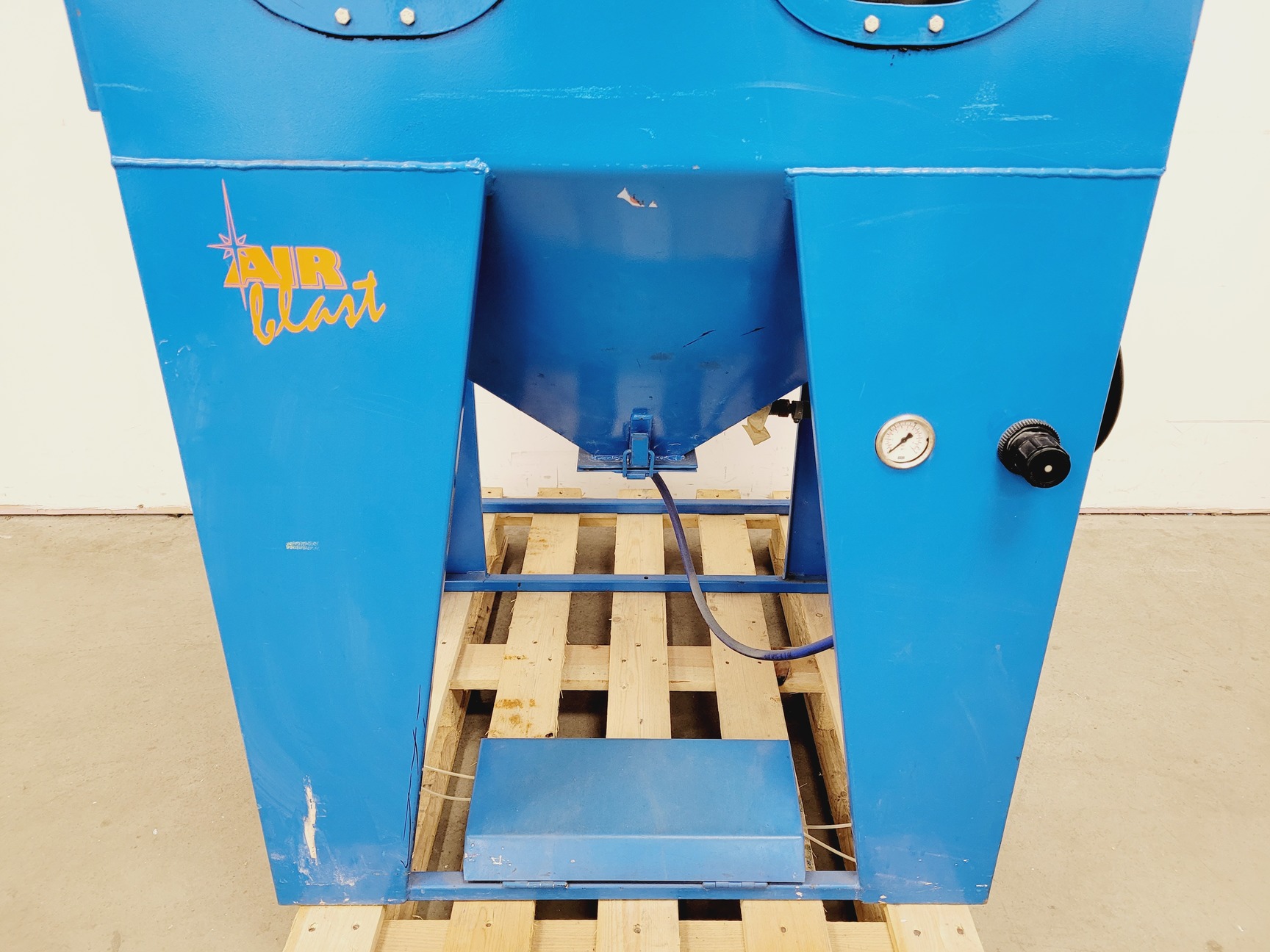 Image of CBI Equipment Air Blast Shot Blaster Blasting Cabinet/Machine