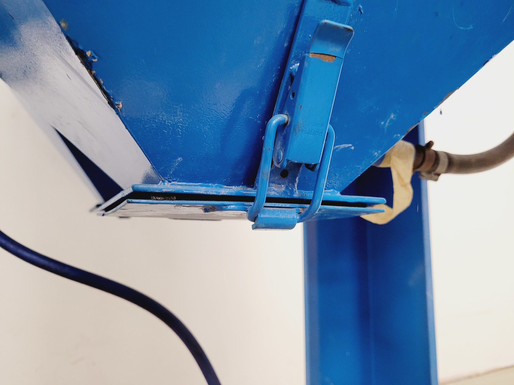 Image of CBI Equipment Air Blast Shot Blaster Blasting Cabinet/Machine