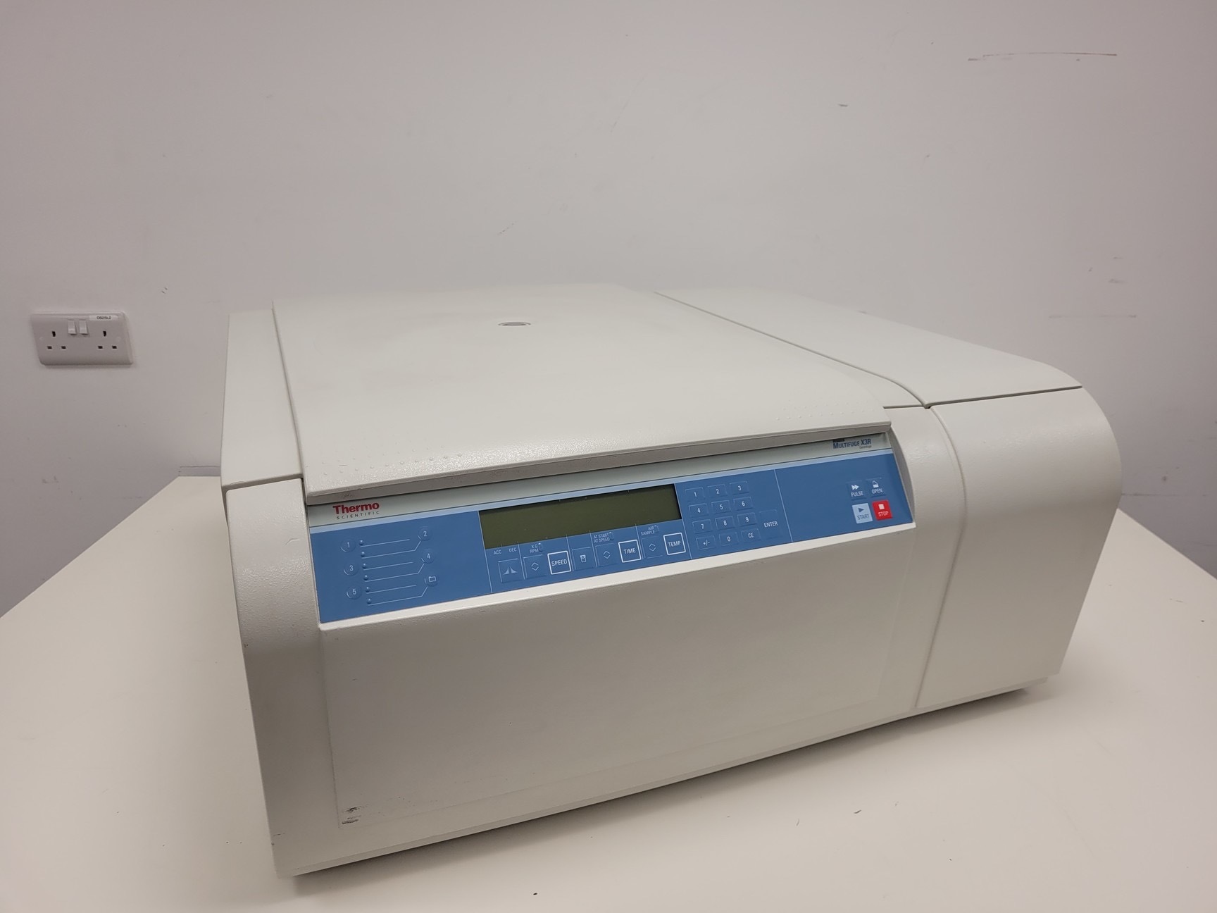 Image of Thermo Scientific Heraeus Multifuge X3R Centrifuge with 4700RPM Rotor Lab