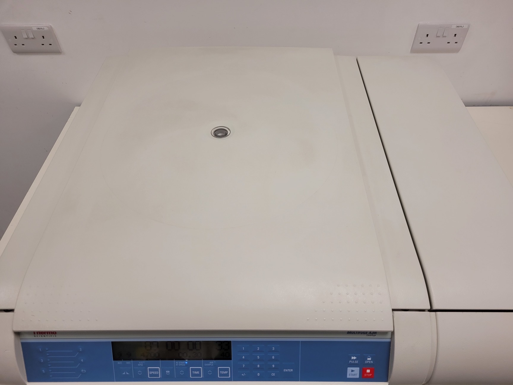 Image of Thermo Scientific Heraeus Multifuge X3R Centrifuge with 4700RPM Rotor Lab