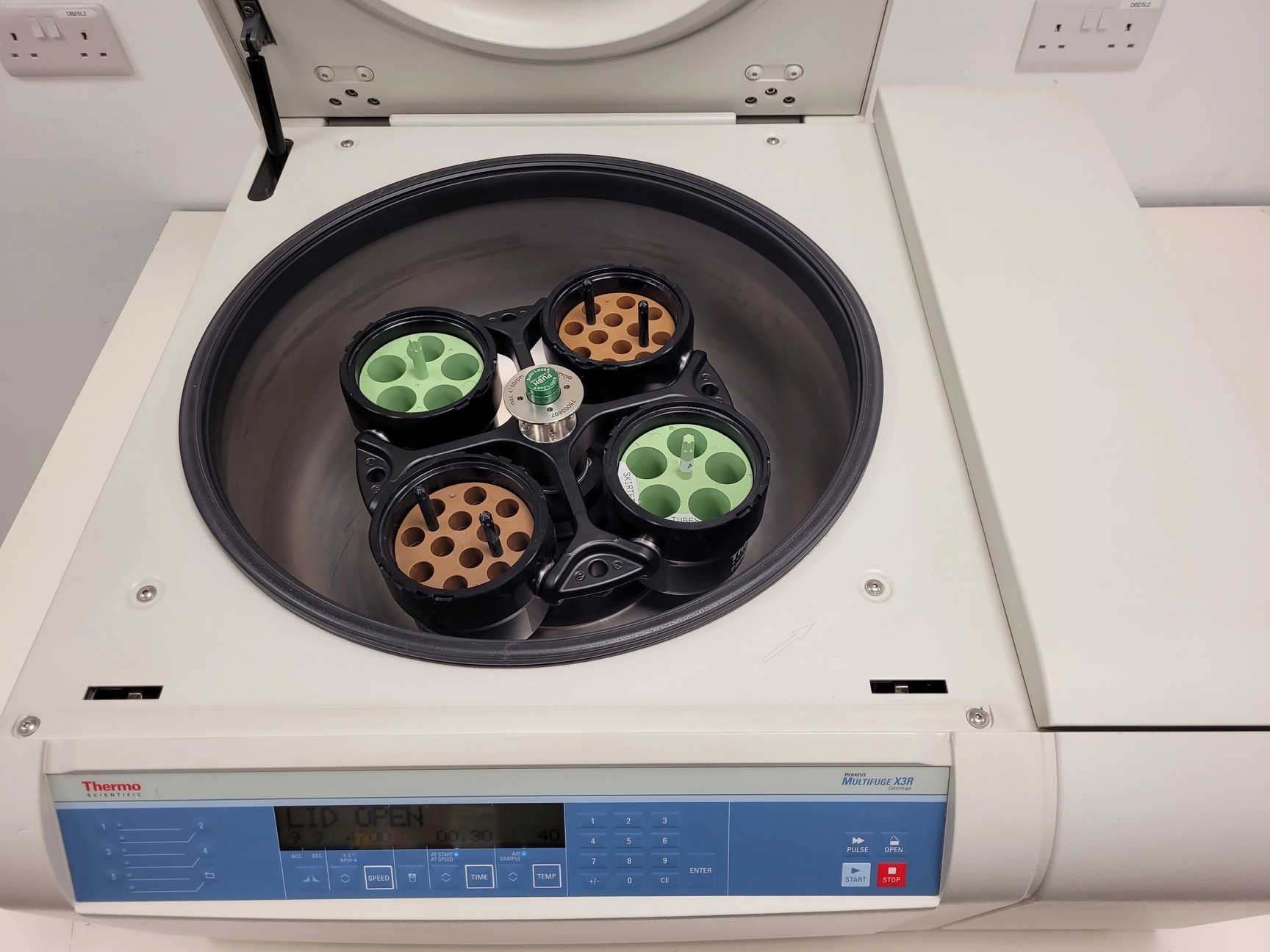 Image of Thermo Scientific Heraeus Multifuge X3R Centrifuge with 4700RPM Rotor Lab