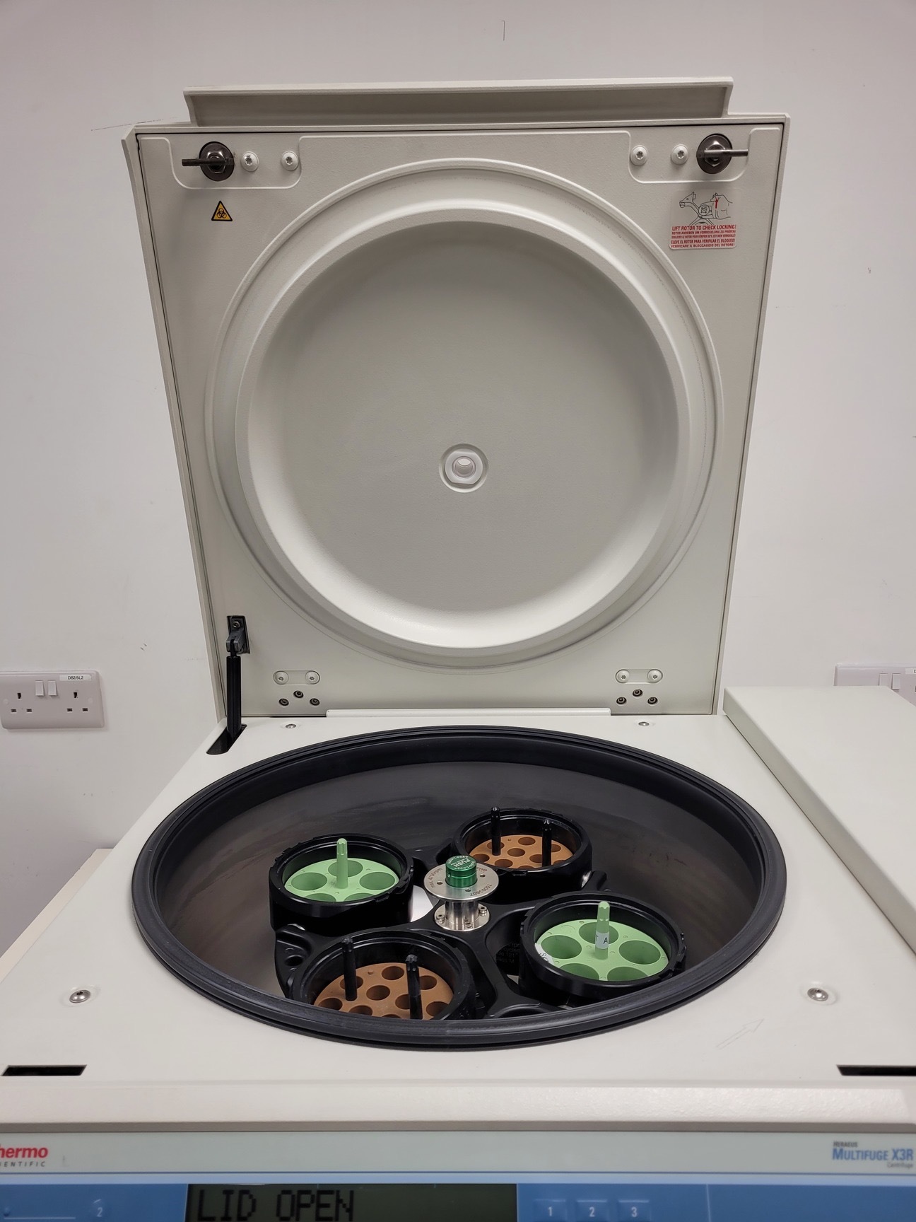 Image of Thermo Scientific Heraeus Multifuge X3R Centrifuge with 4700RPM Rotor Lab