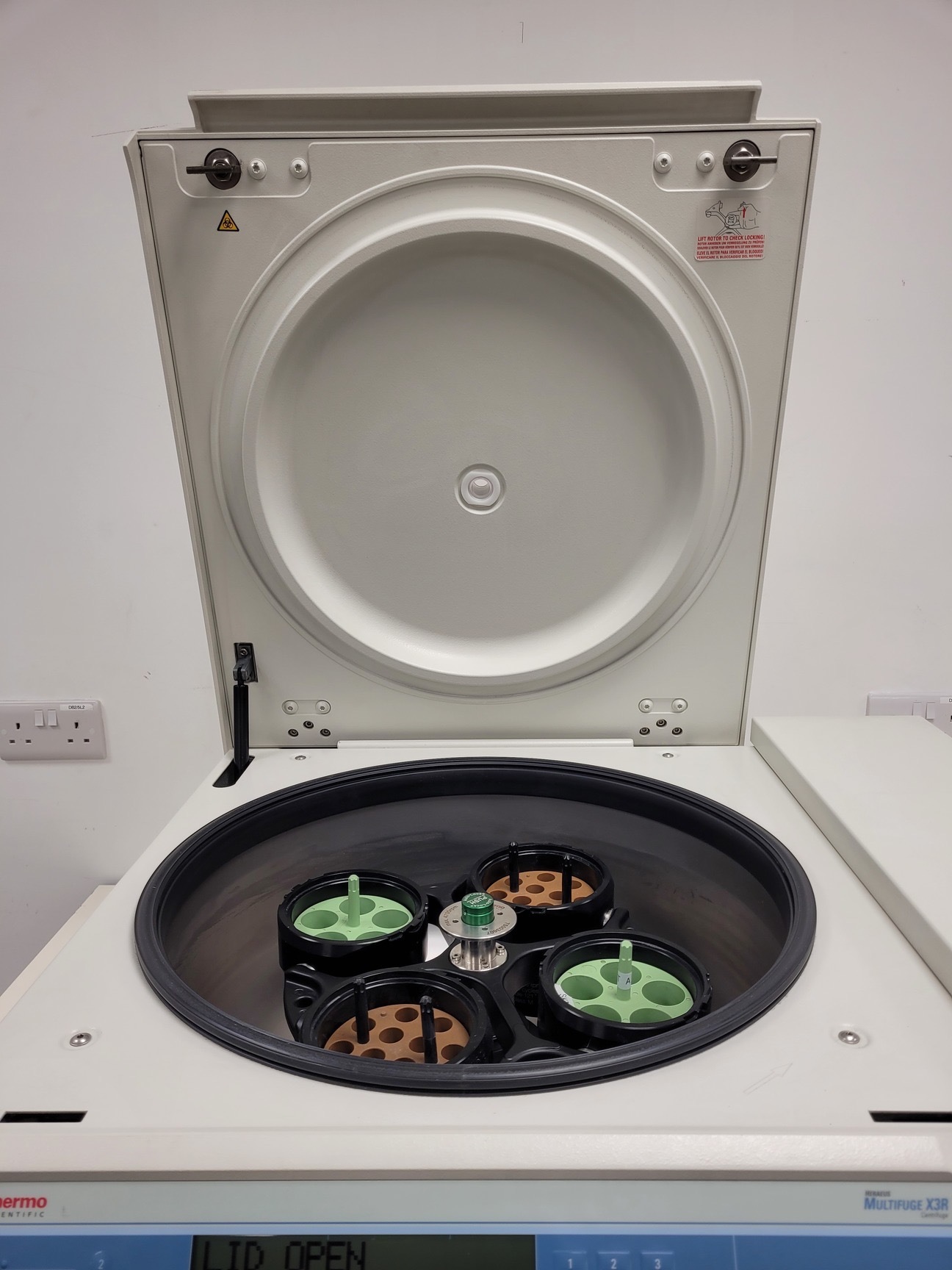 Image of Thermo Scientific Heraeus Multifuge X3R Centrifuge with 4700RPM Rotor Lab