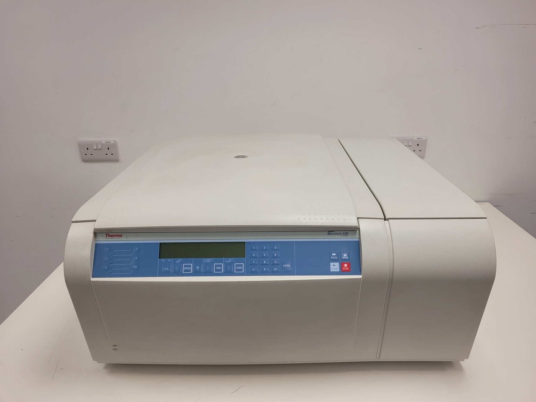 Image of Thermo Scientific Heraeus Multifuge X3R Centrifuge with 4700RPM Rotor Lab