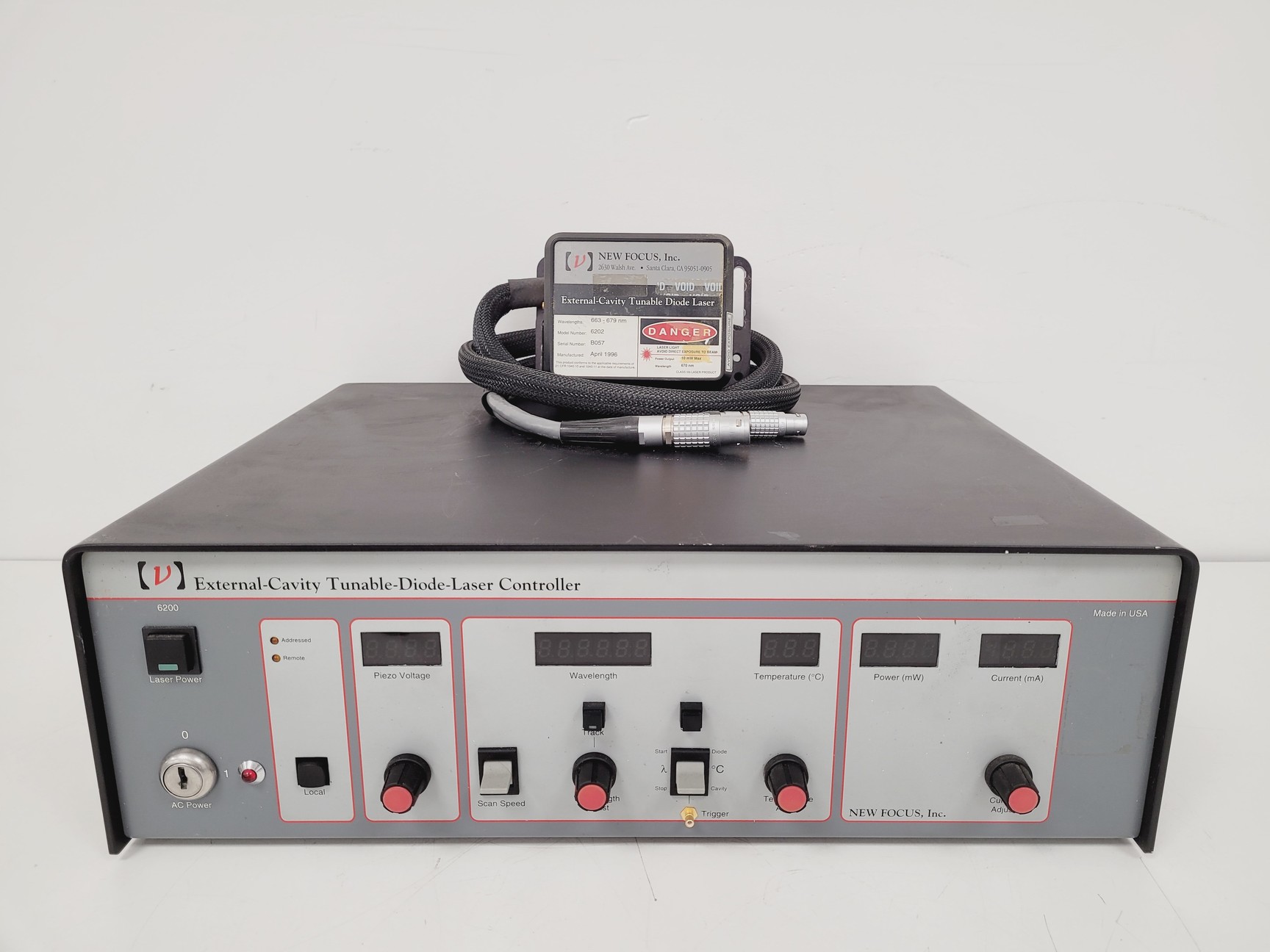 Image of New Focus Laser Controller Model 6200 with External Cavity Tunable Diode Laser 