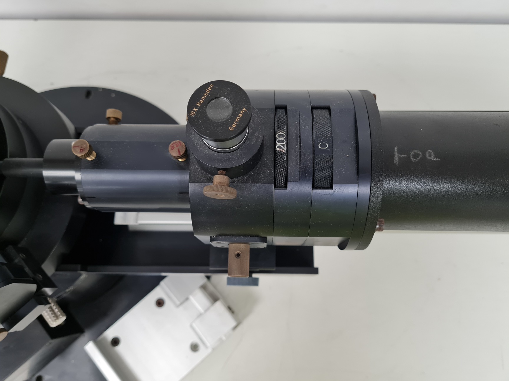 Image of Brookhaven Instruments Model BI-200SM Light Scattering Research Goniometer Lab
