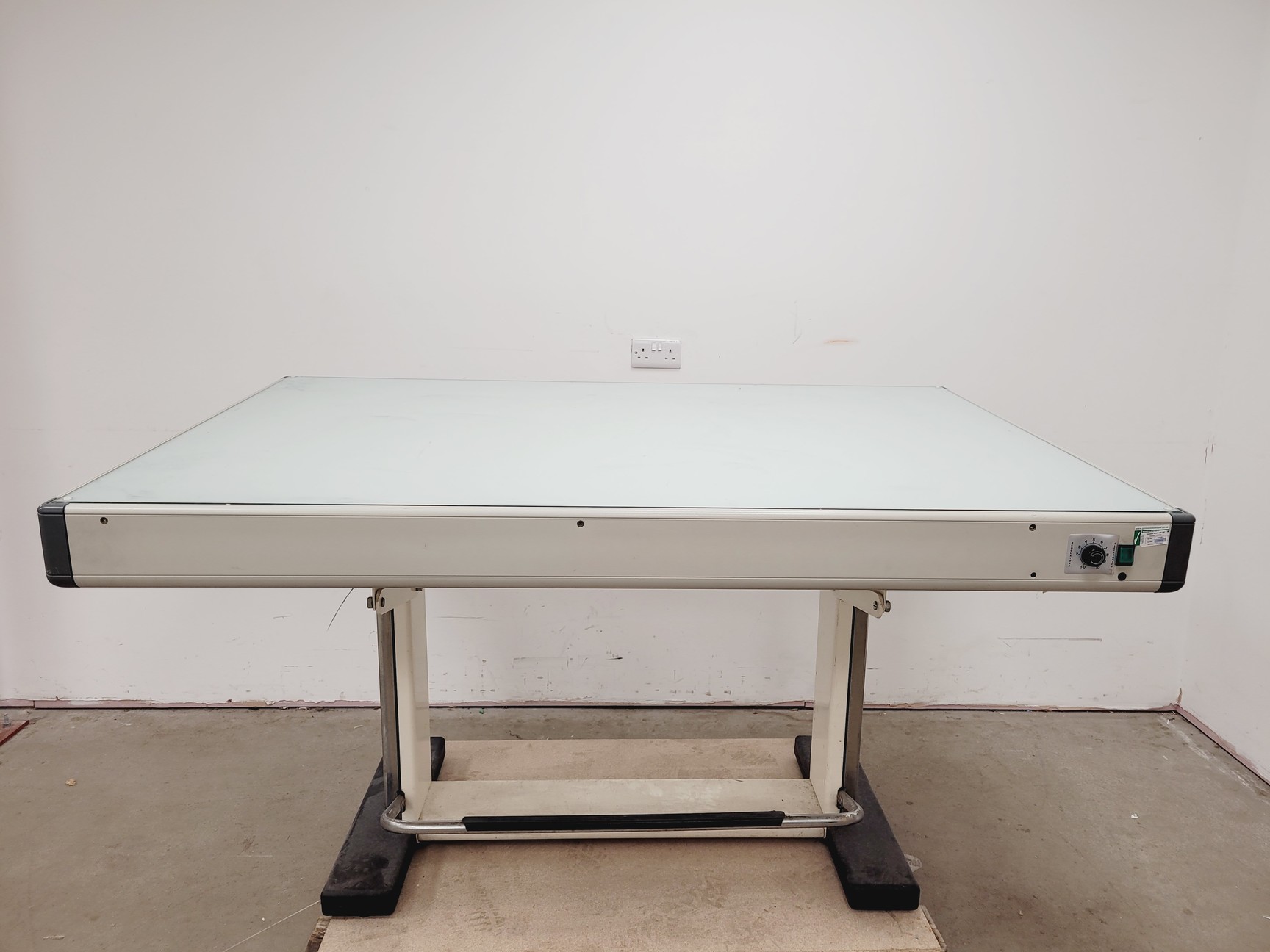 Image of Neolt Illuminated  Drawing Table/Board with Tilt Control  Model - LUX 100X150