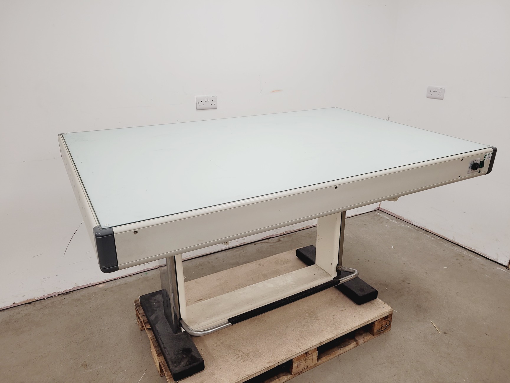 Image of Neolt Illuminated  Drawing Table/Board with Tilt Control  Model - LUX 100X150