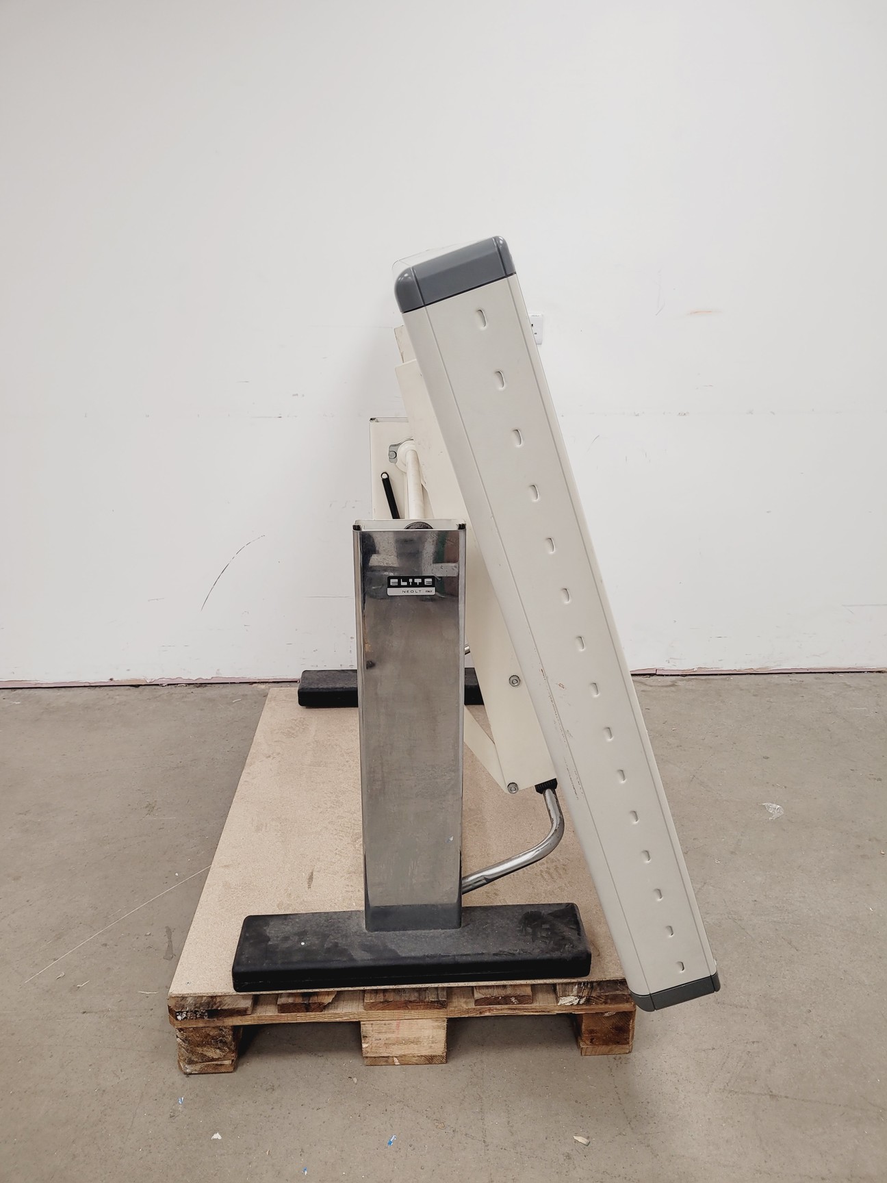 Image of Neolt Illuminated  Drawing Table/Board with Tilt Control  Model - LUX 100X150