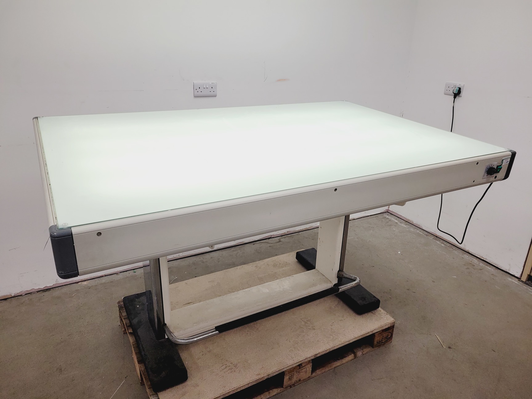 Image of Neolt Illuminated  Drawing Table/Board with Tilt Control  Model - LUX 100X150