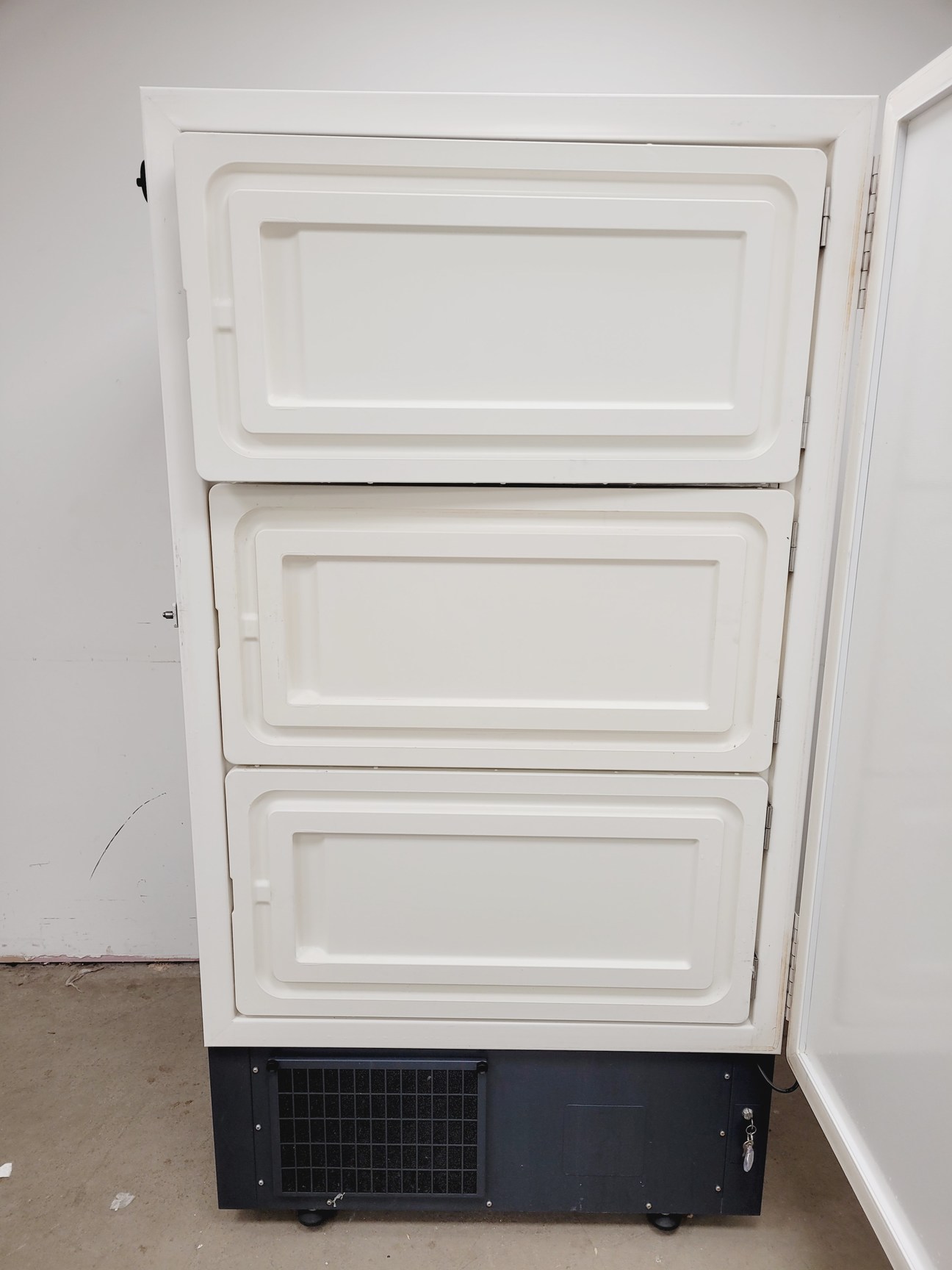 Image of New Brunswick Scientific U725 Innova -86 G Ultra Low Temperature Freezer  Lab