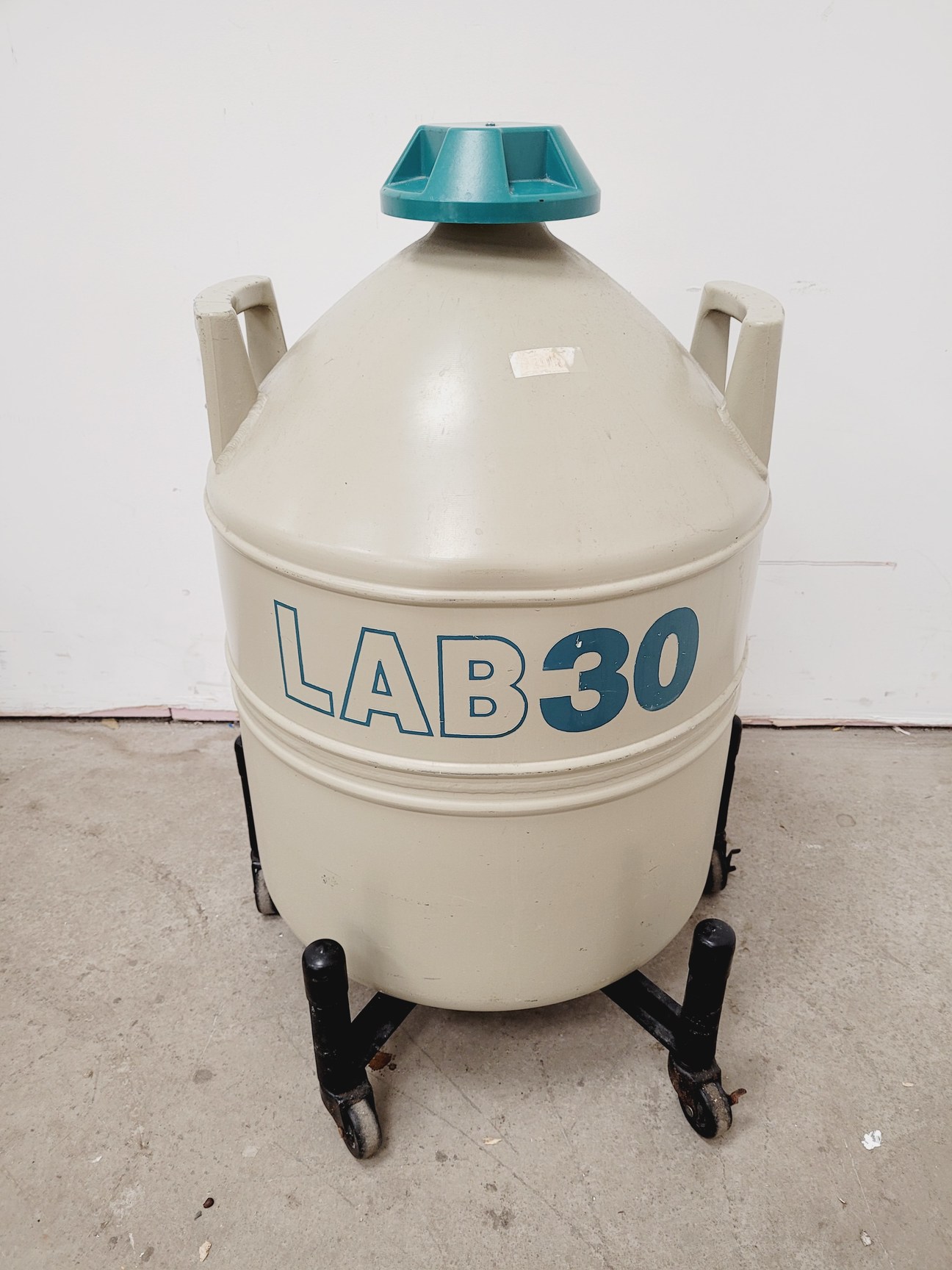 Image of LAB30 30 Litre Liquid Nitrogen Dewar lab