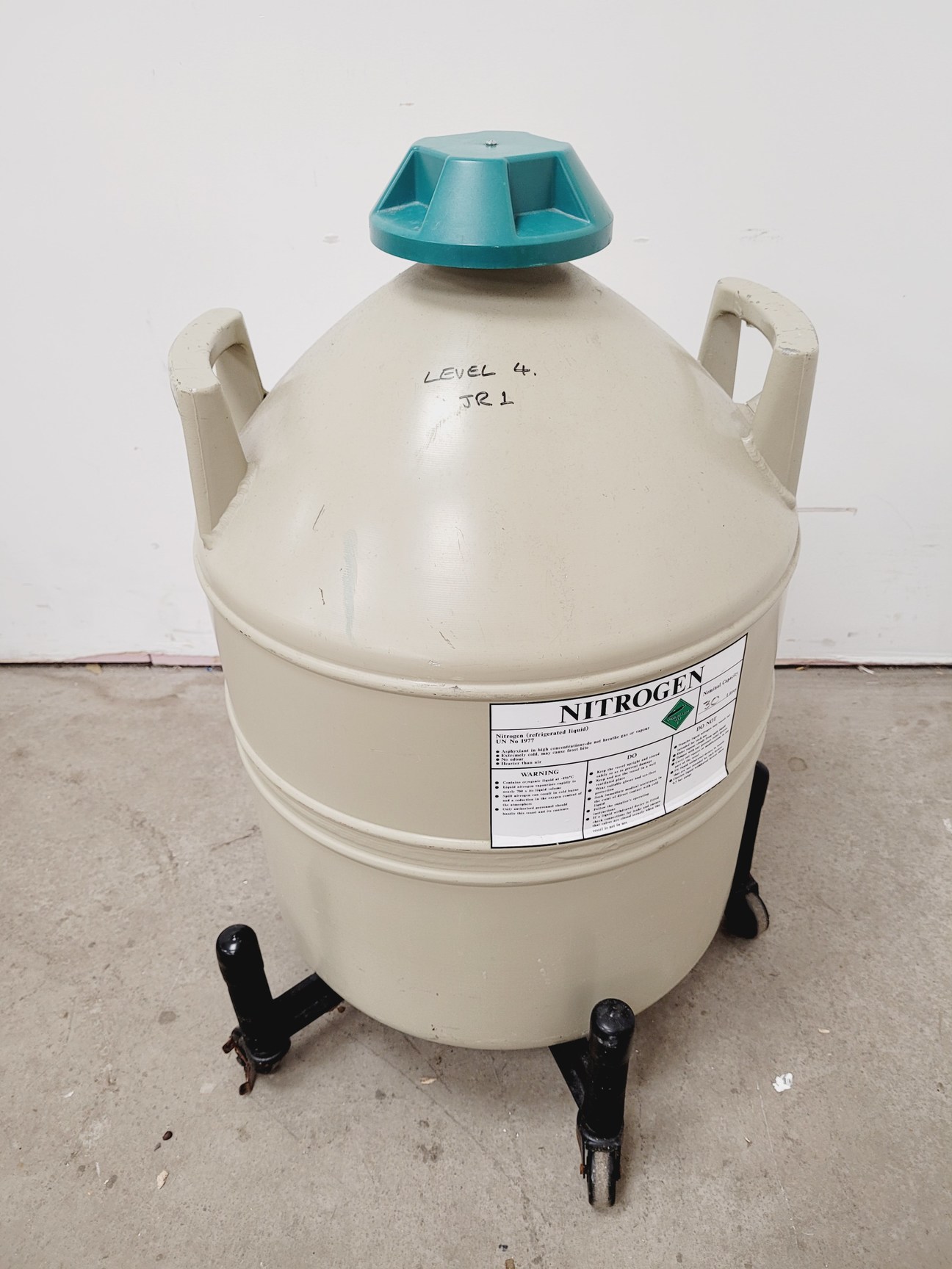 Image of LAB30 30 Litre Liquid Nitrogen Dewar lab