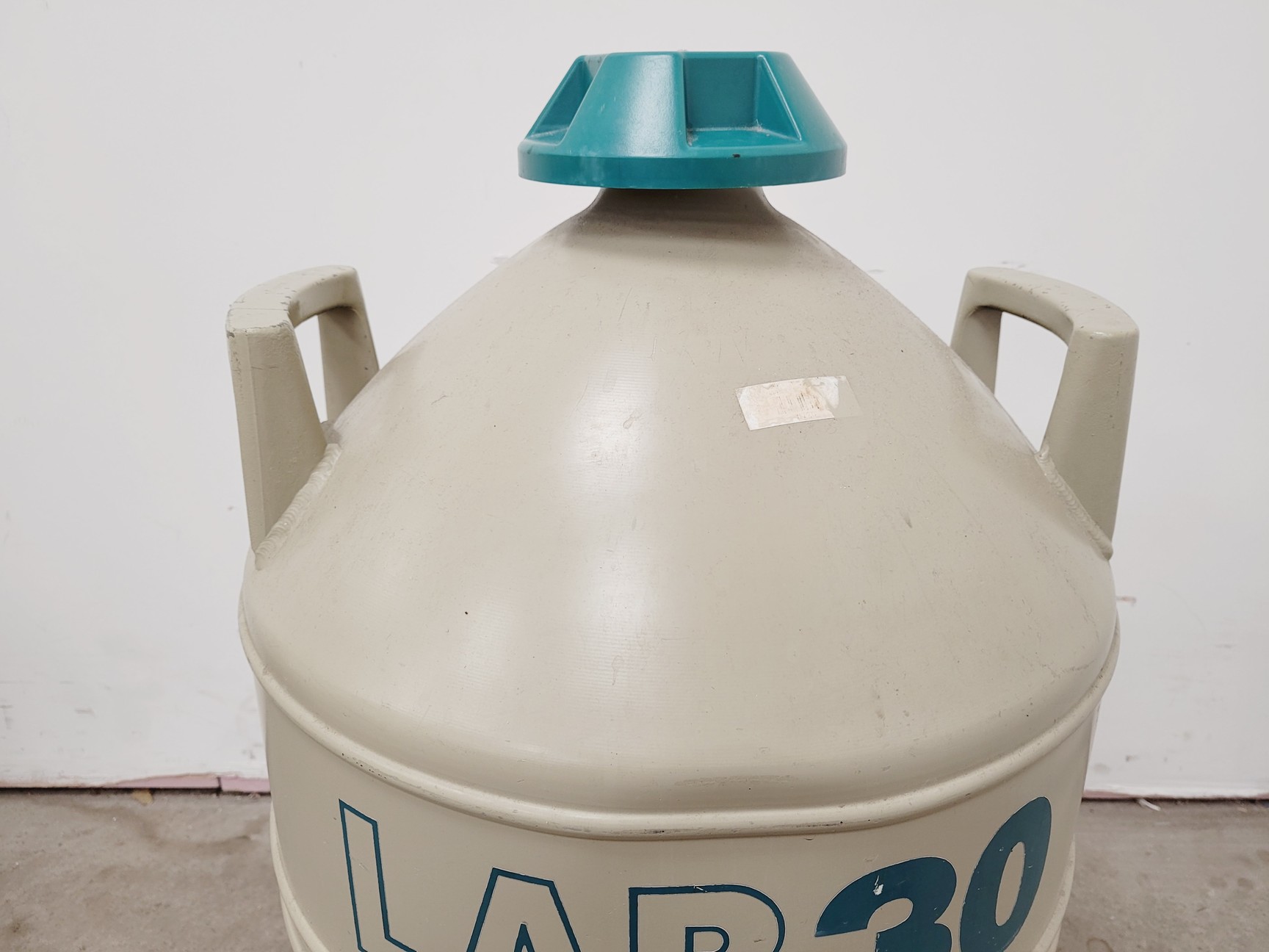 Image of LAB30 30 Litre Liquid Nitrogen Dewar lab