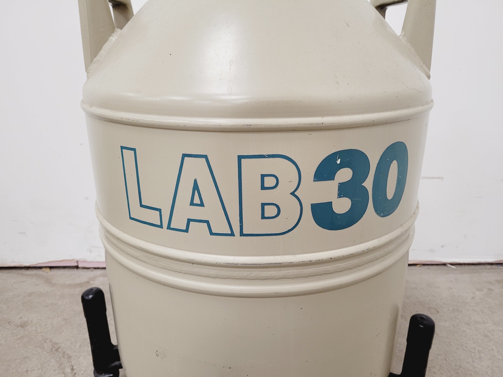 Image of LAB30 30 Litre Liquid Nitrogen Dewar lab