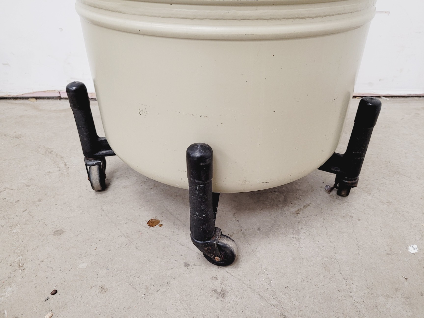 Image of LAB30 30 Litre Liquid Nitrogen Dewar lab