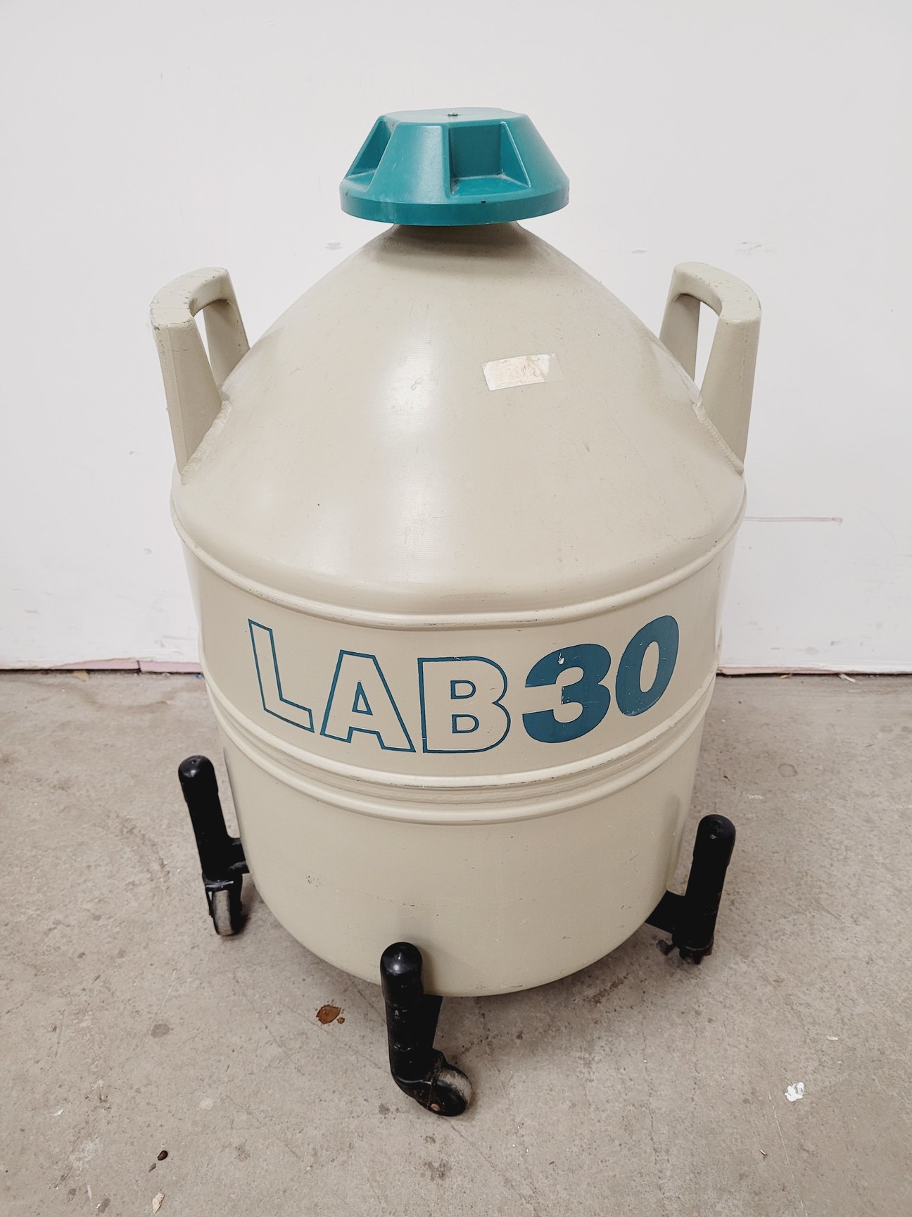 Image of LAB30 30 Litre Liquid Nitrogen Dewar lab