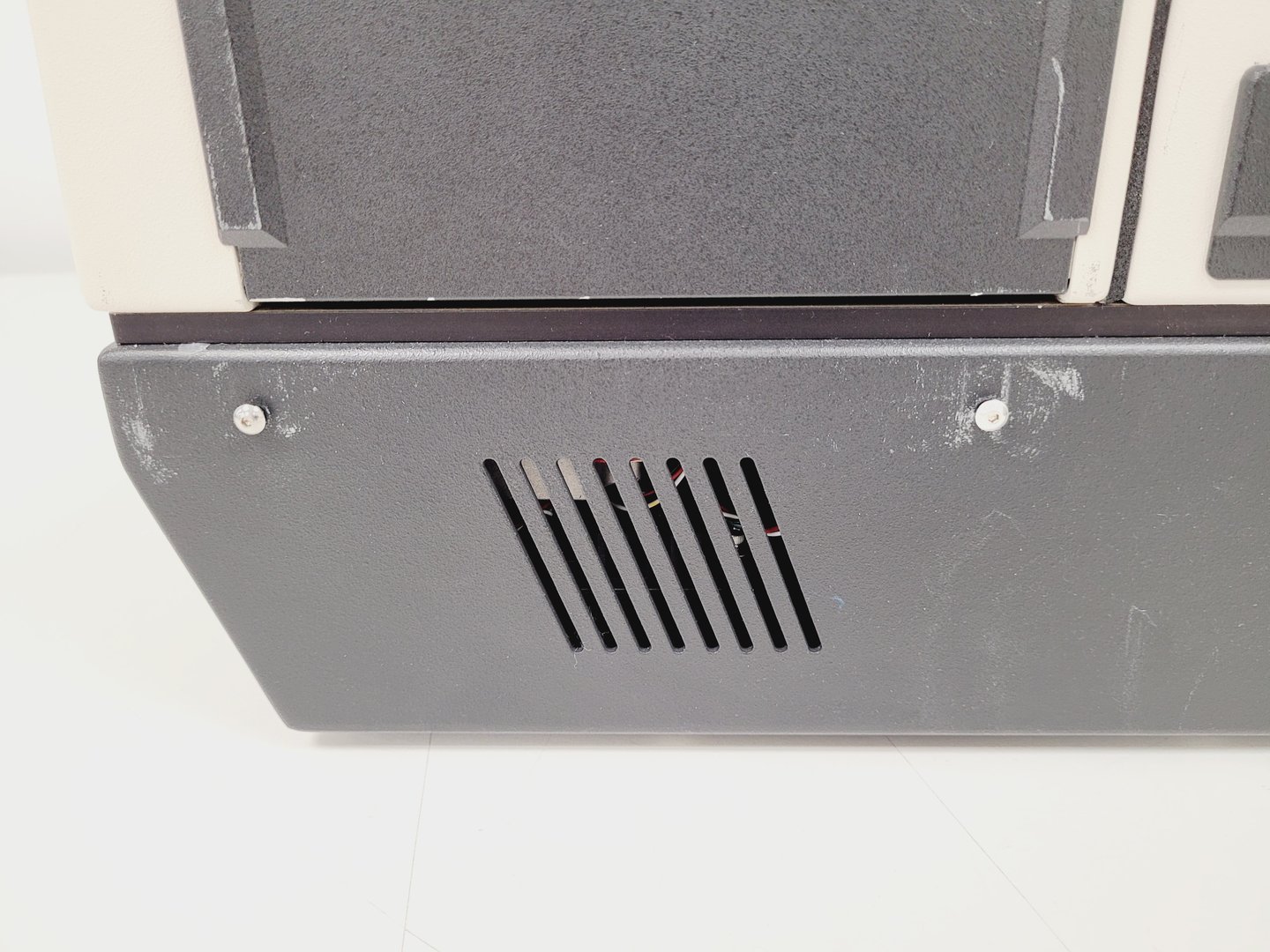 Image of SeaHorse Bioscience Extracellular Flux Analyser System  Model: XF24-2 Lab