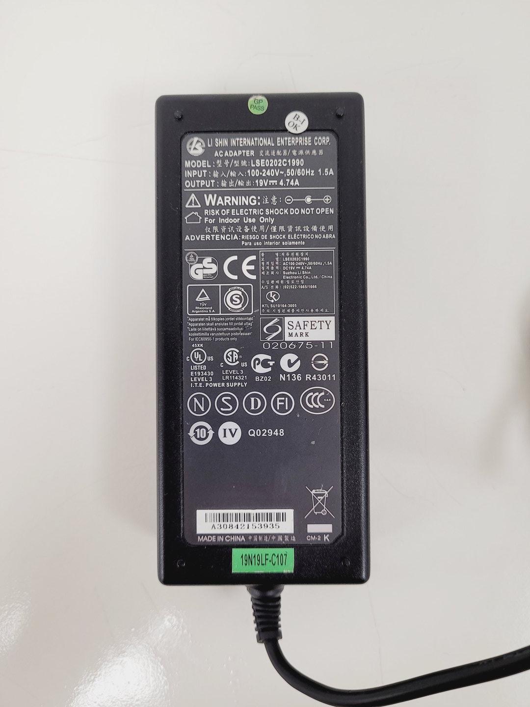 Image of SeaHorse Bioscience Extracellular Flux Analyser System  Model: XF24-2 Lab
