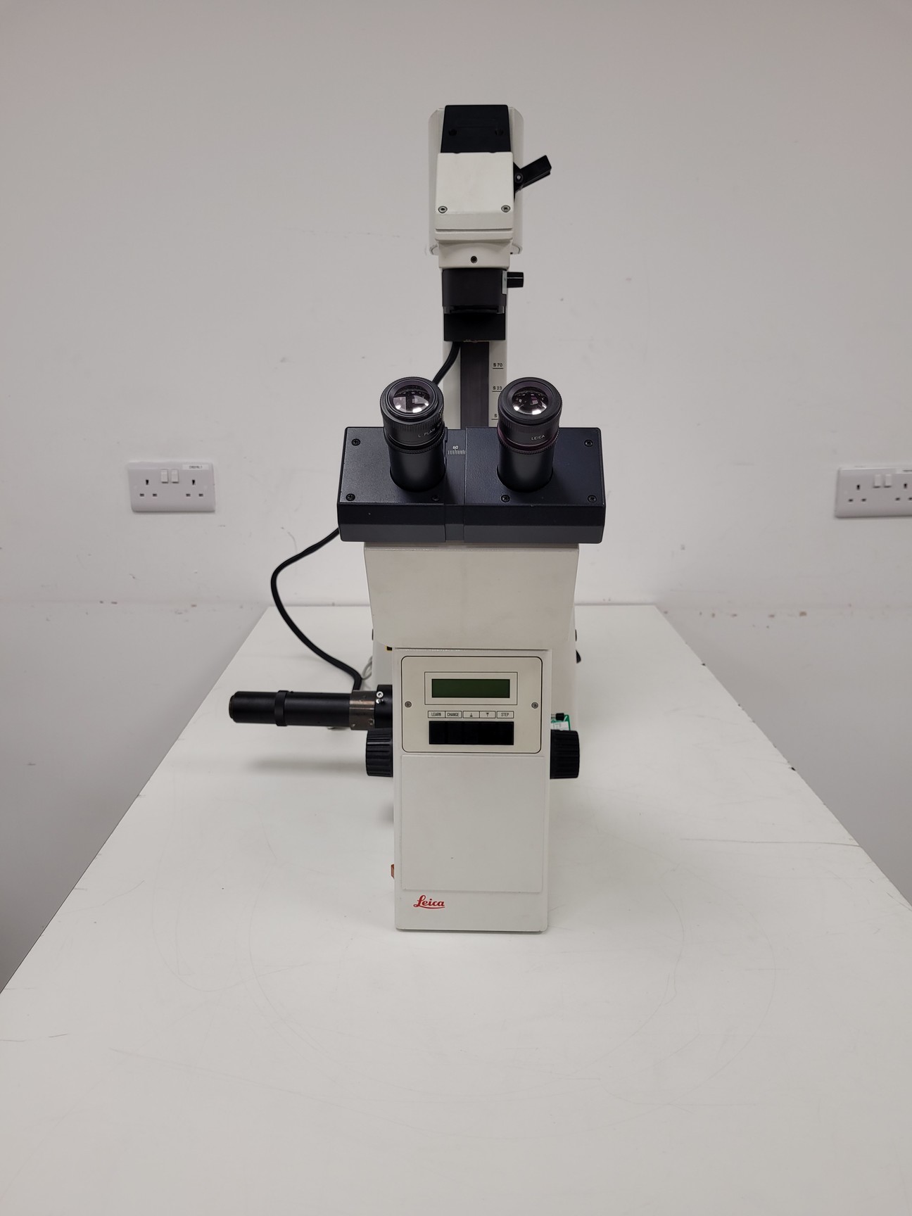 Image of Leica DM IRBE Inverted Motorised Microscope w/ 3 x Objectives HCX PL  Lab