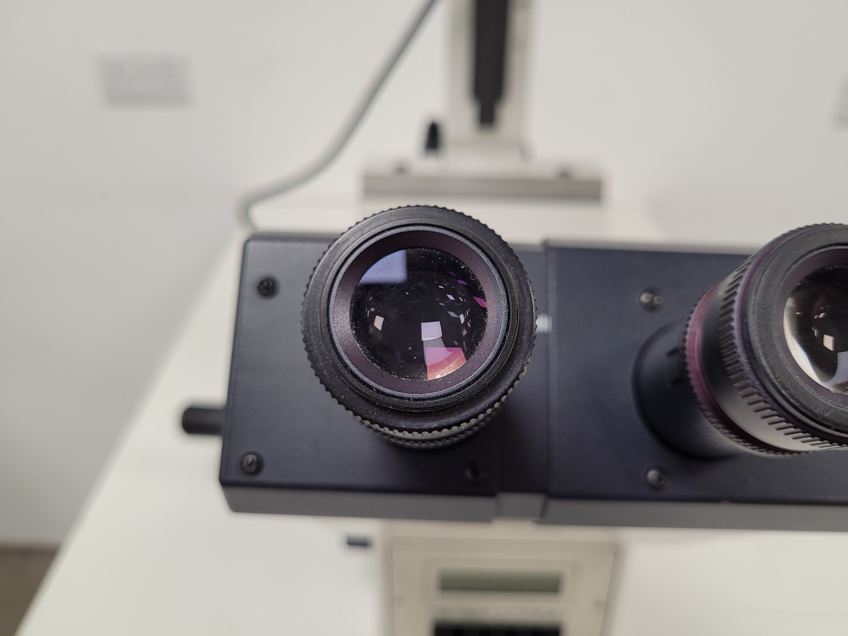 Image of Leica DM IRBE Inverted Motorised Microscope w/ 3 x Objectives HCX PL  Lab