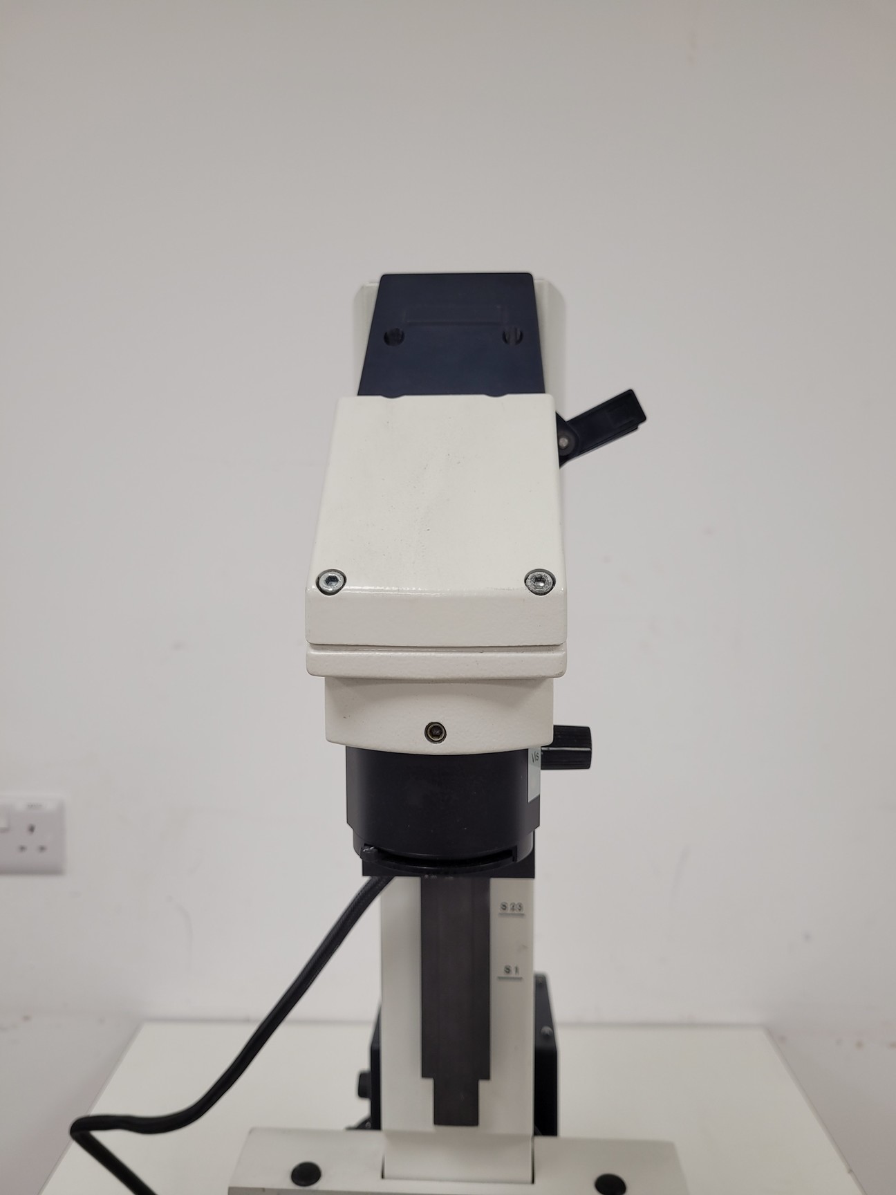 Image of Leica DM IRBE Inverted Motorised Microscope w/ 3 x Objectives HCX PL  Lab