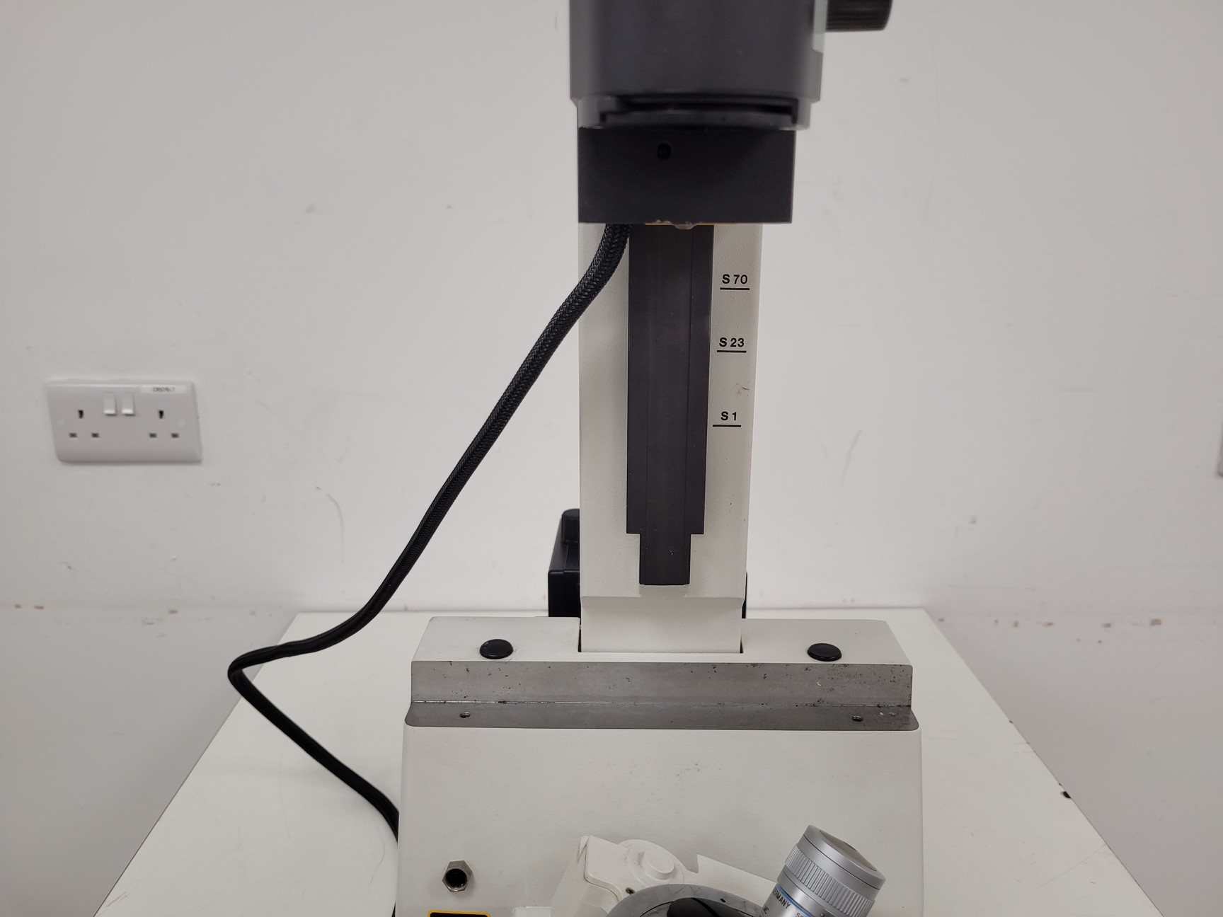 Image of Leica DM IRBE Inverted Motorised Microscope w/ 3 x Objectives HCX PL  Lab