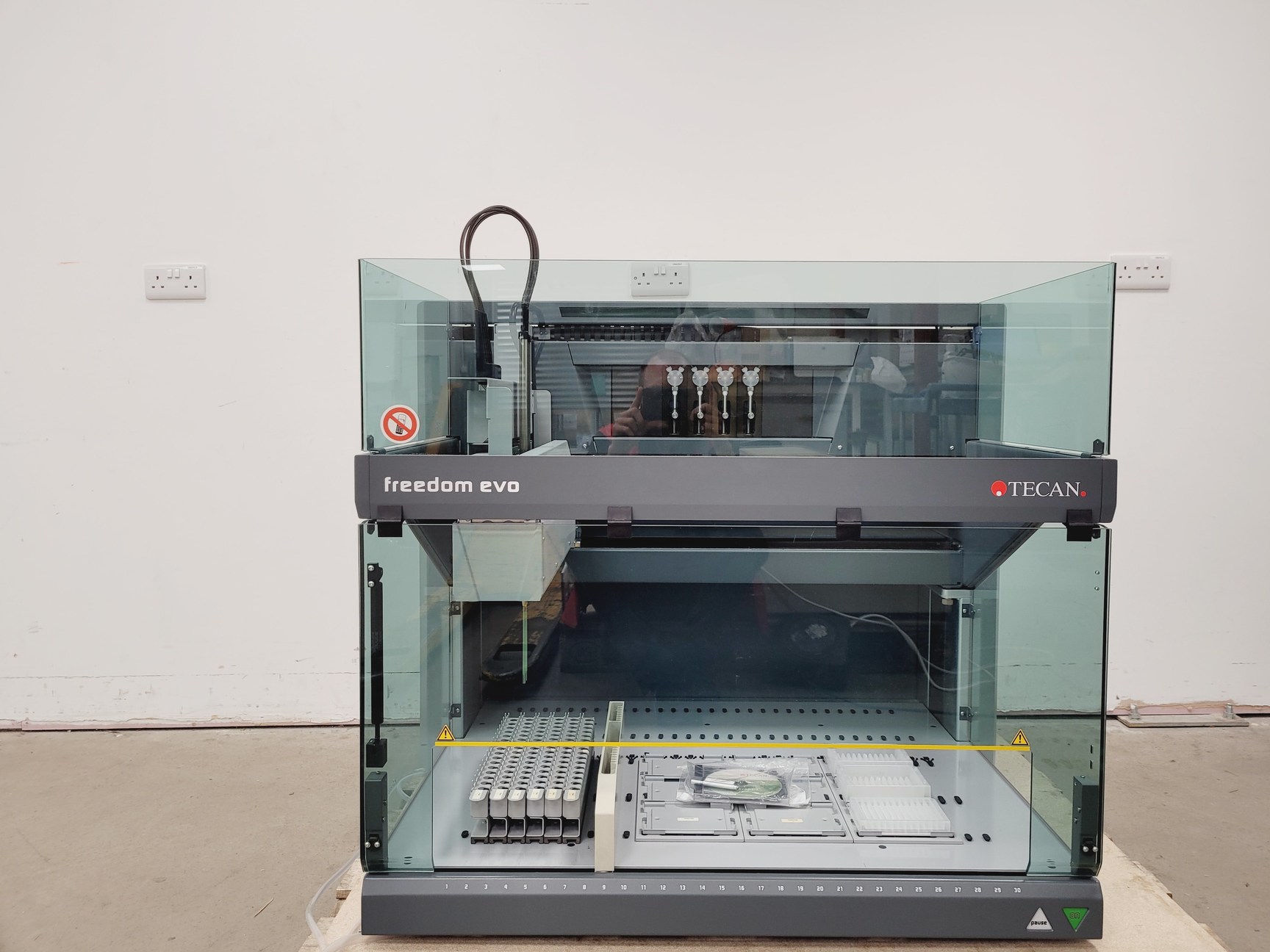 Image of Tecan Freedom EVO-2 100 Liquid Handling Robot Lab Spares/Repairs