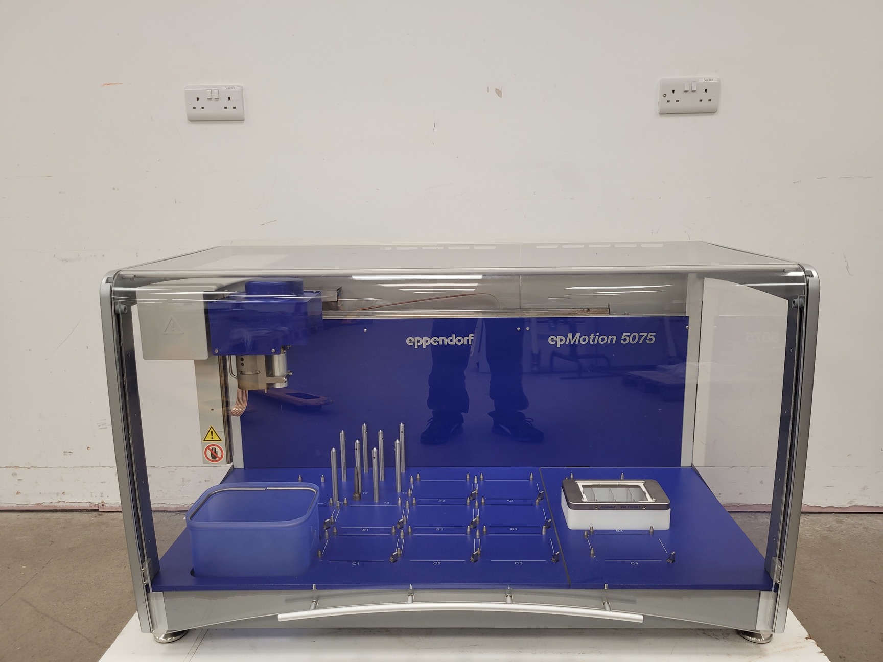 Image of Eppendorf epMotion 5075 Liquid Handling Robot System Lab