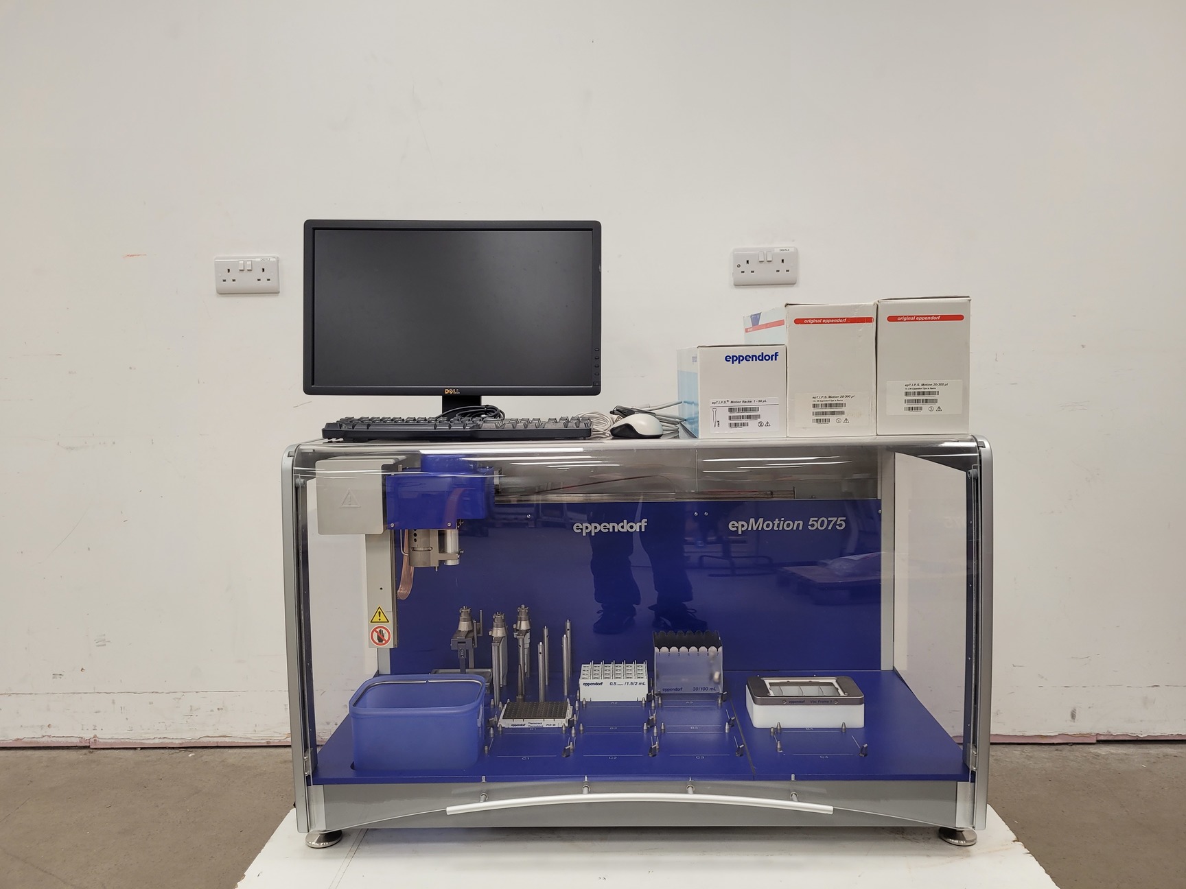 Image of Eppendorf epMotion 5075 Liquid Handling Robot System Lab