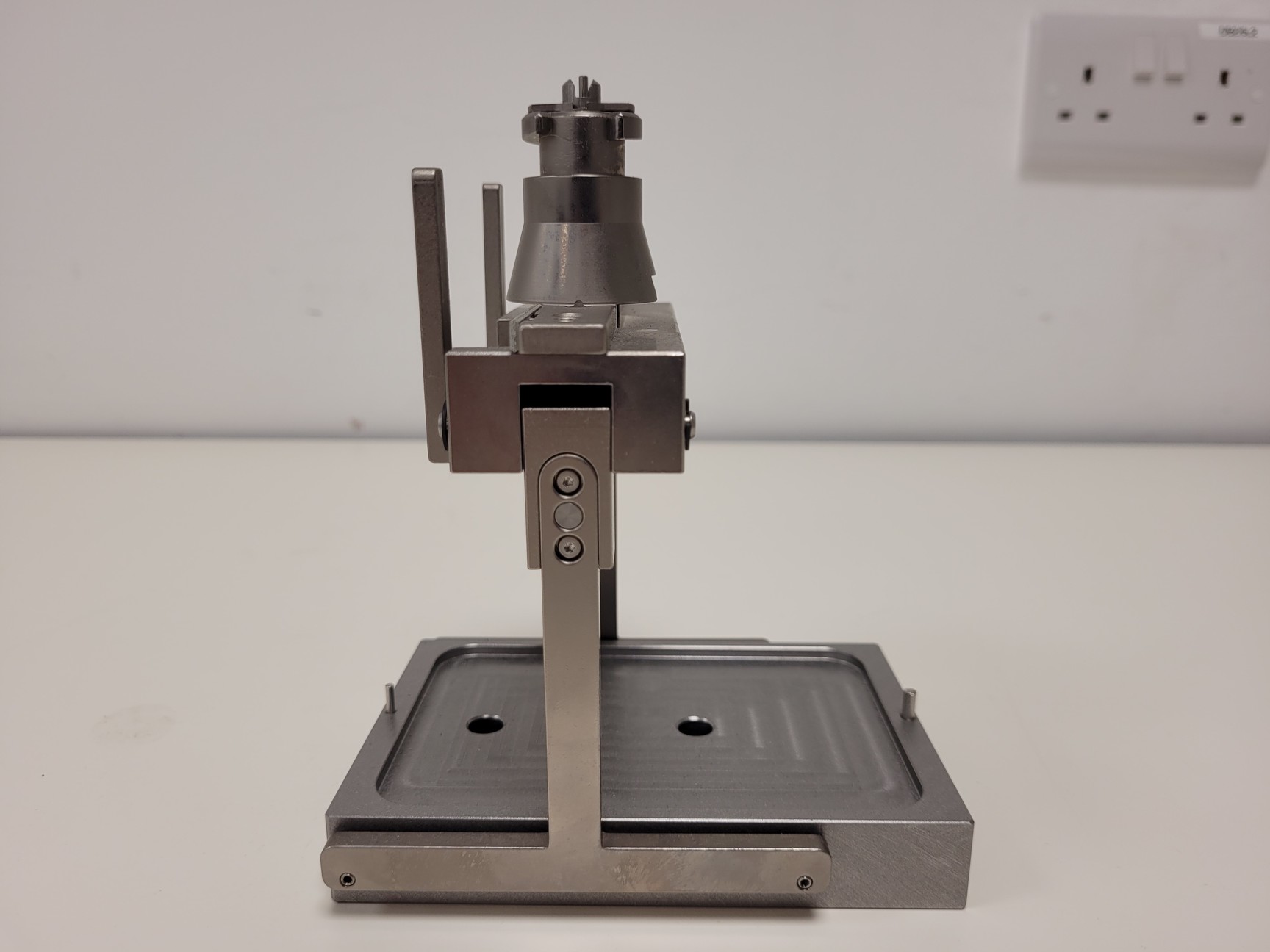 Image of Eppendorf epMotion 5075 Liquid Handling Robot System Lab
