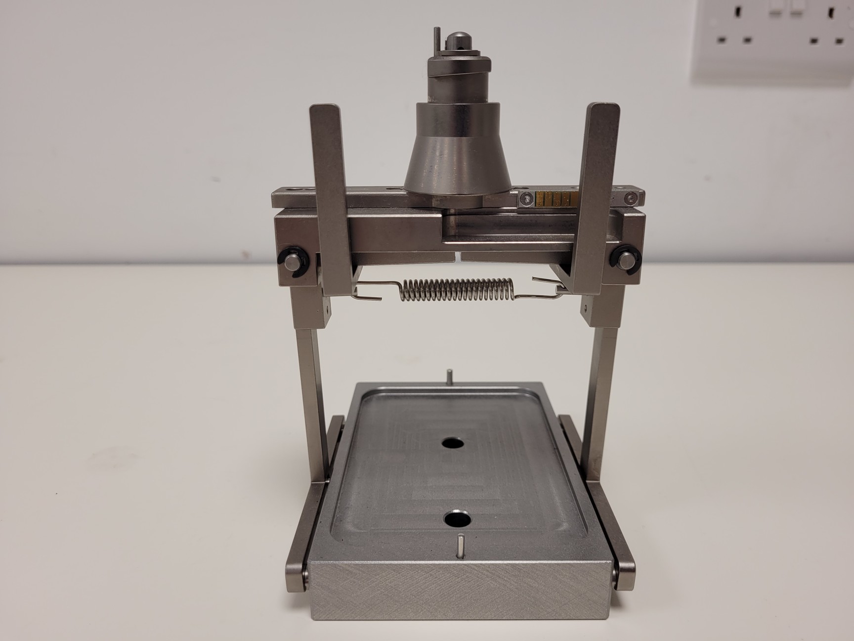 Image of Eppendorf epMotion 5075 Liquid Handling Robot System Lab