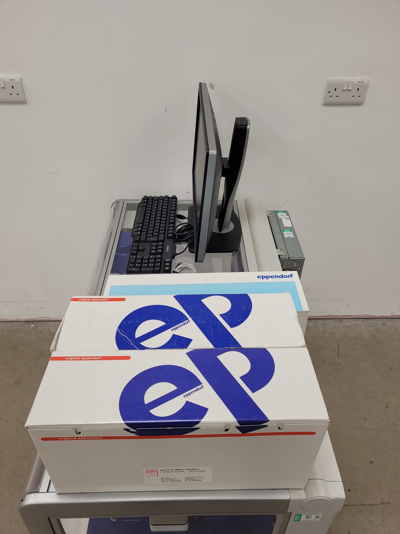 Image of Eppendorf epMotion 5075 Liquid Handling Robot System Lab